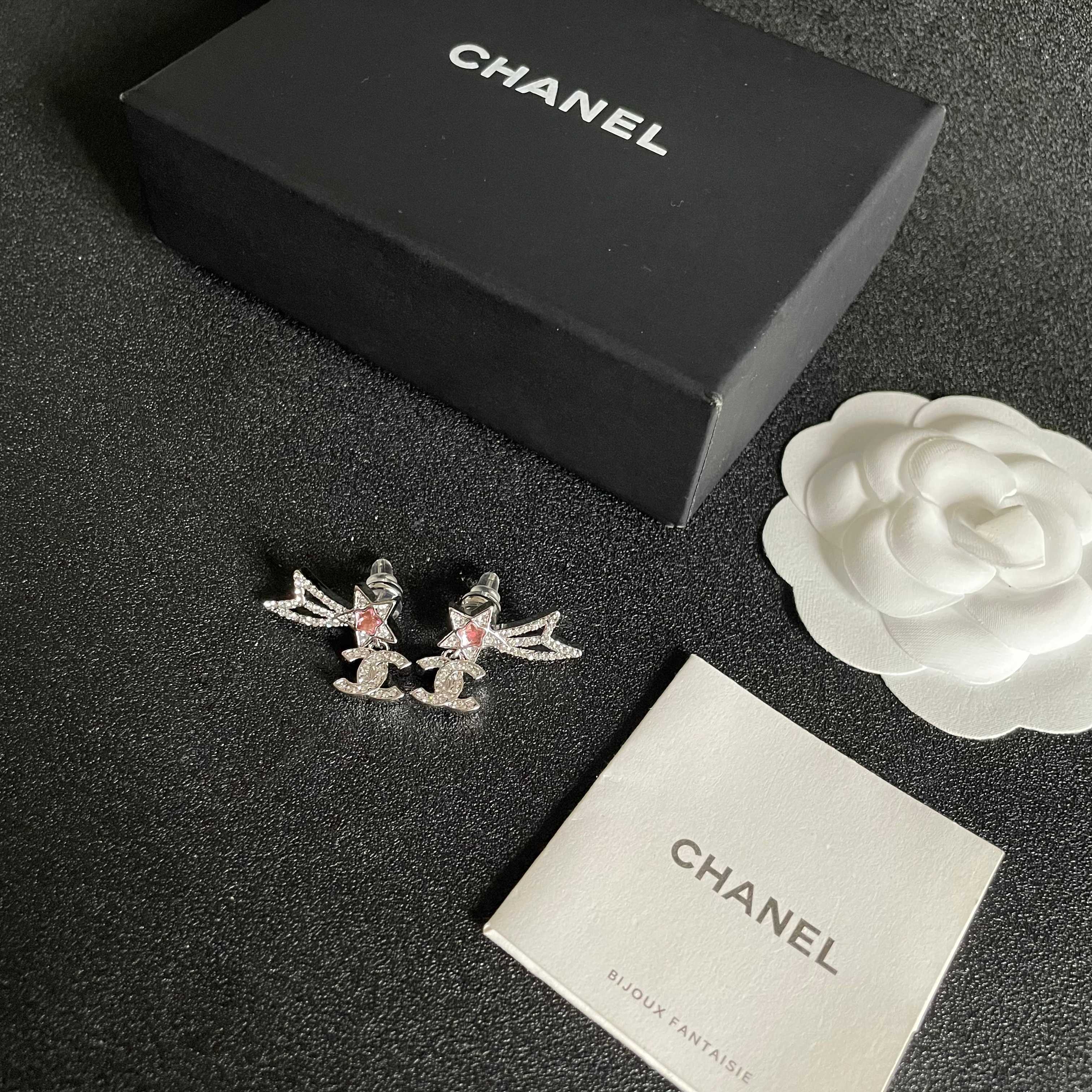  Chanel香奈儿 中古 耳钉👀小香家的款式真心无需多介绍😘🎶每一款都超好看，精致大方，非常显气质