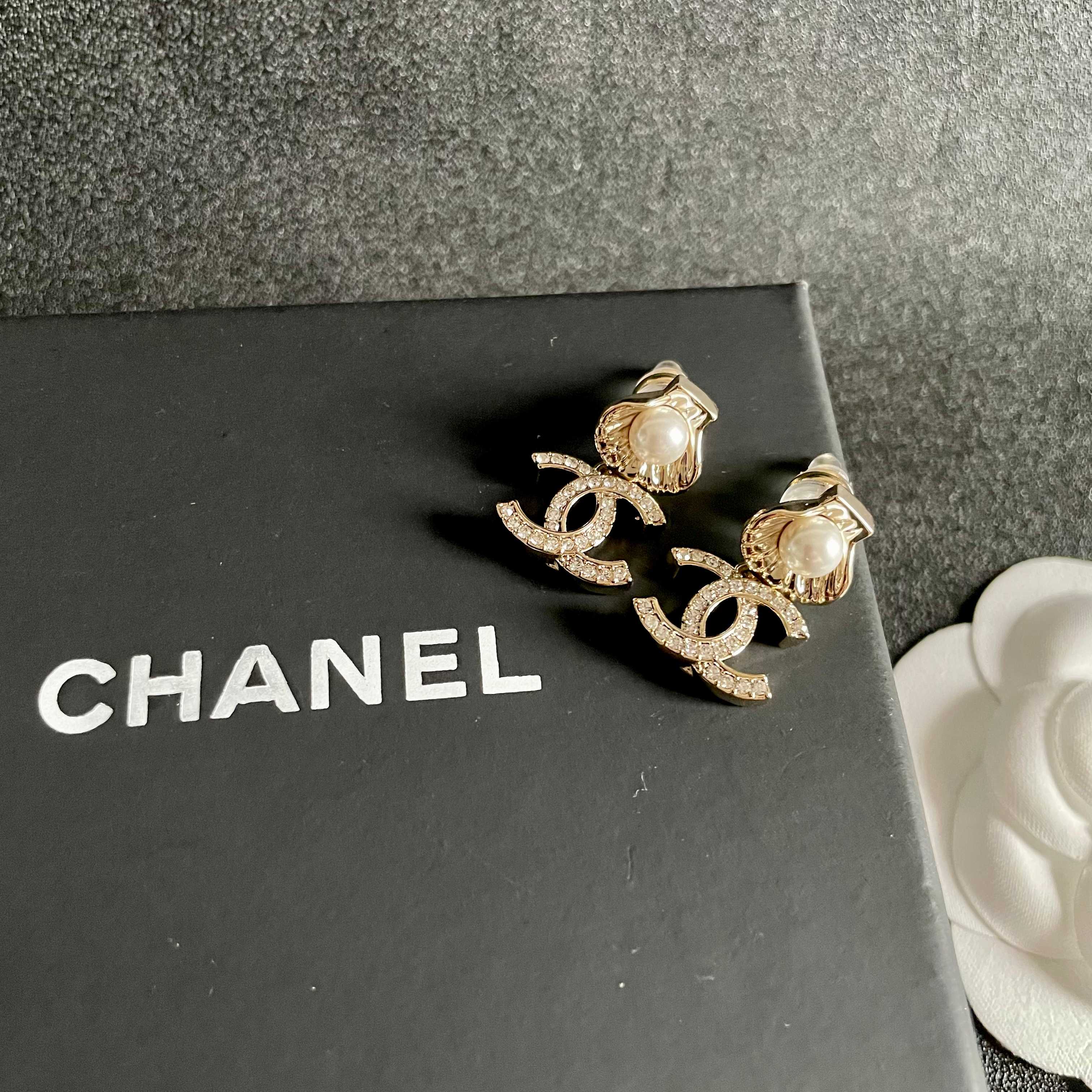  Chanel香奈儿 中古 耳钉👀小香家的款式真心无需多介绍😘🎶每一款都超好看，精致大方，非常显气质