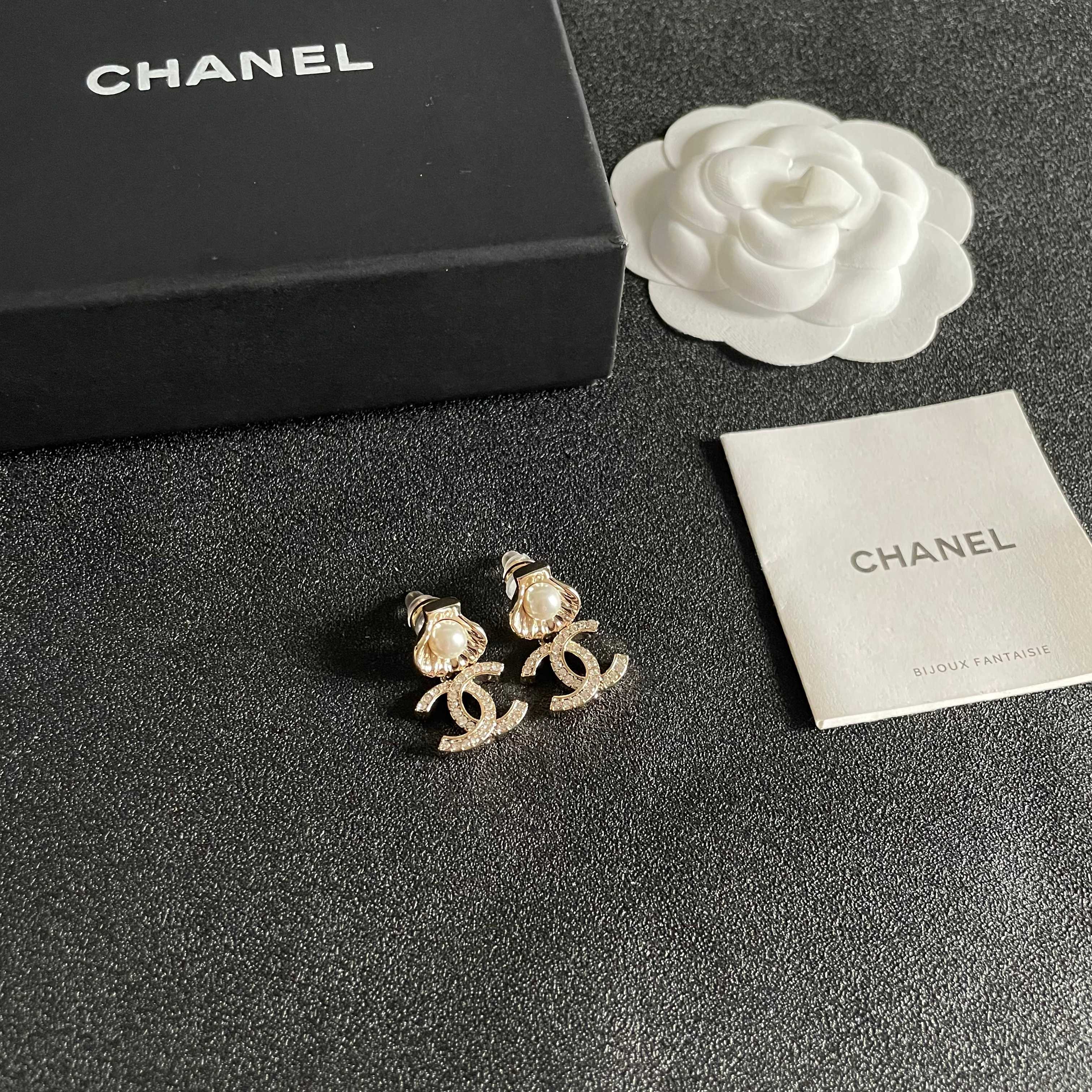  Chanel香奈儿 中古 耳钉👀小香家的款式真心无需多介绍😘🎶每一款都超好看，精致大方，非常显气质