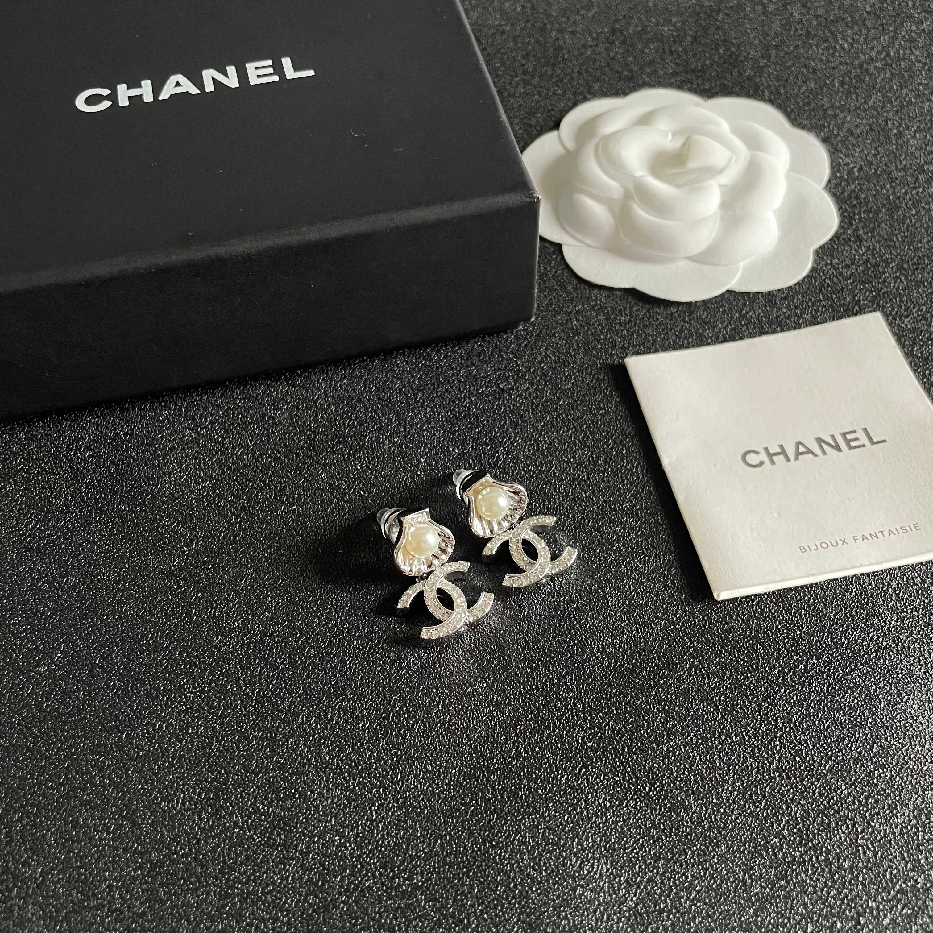  Chanel香奈儿 中古 耳钉👀小香家的款式真心无需多介绍😘🎶每一款都超好看，精致大方，非常显气质