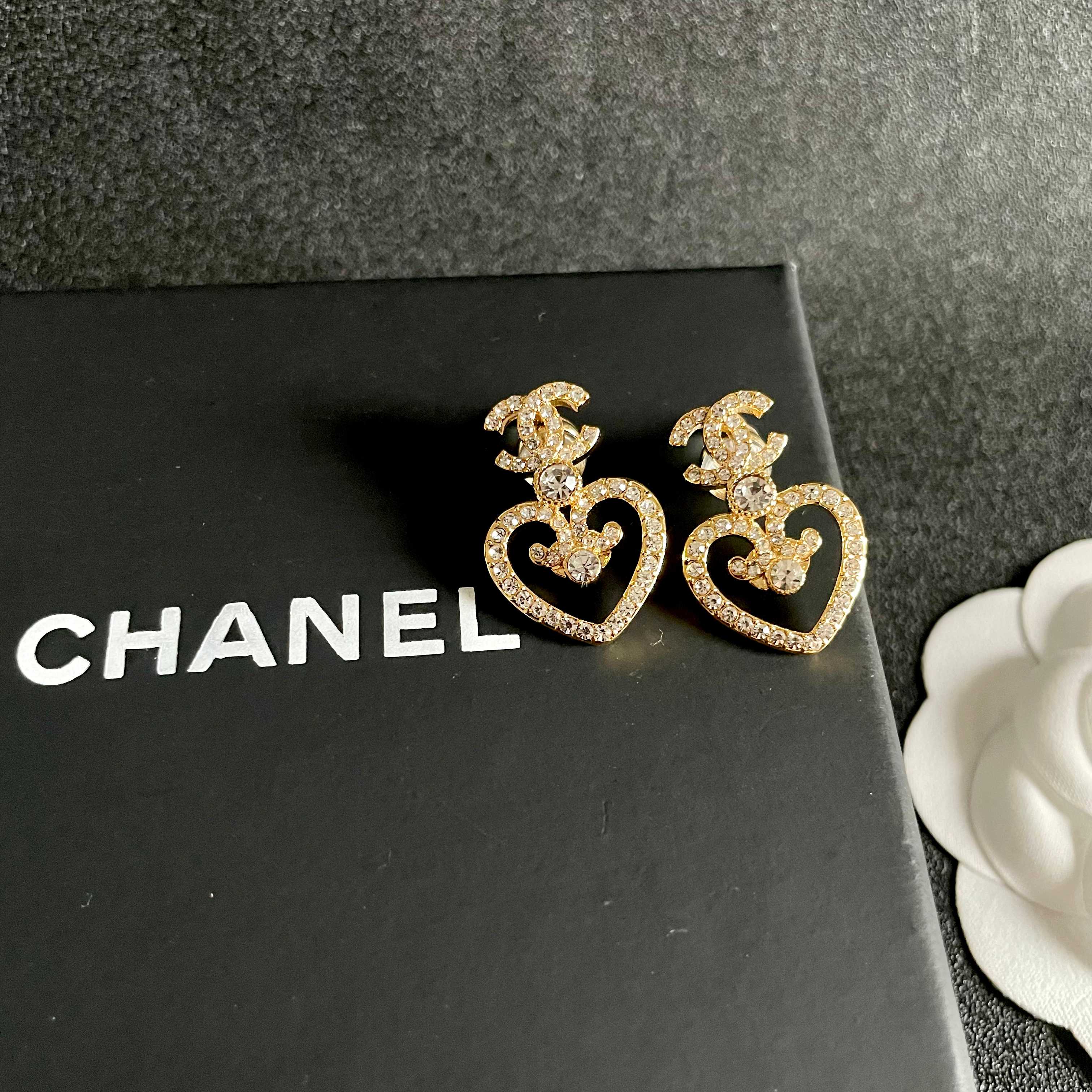  Chanel香奈儿 中古 耳钉👀小香家的款式真心无需多介绍😘🎶每一款都超好看，精致大方，非常显气质