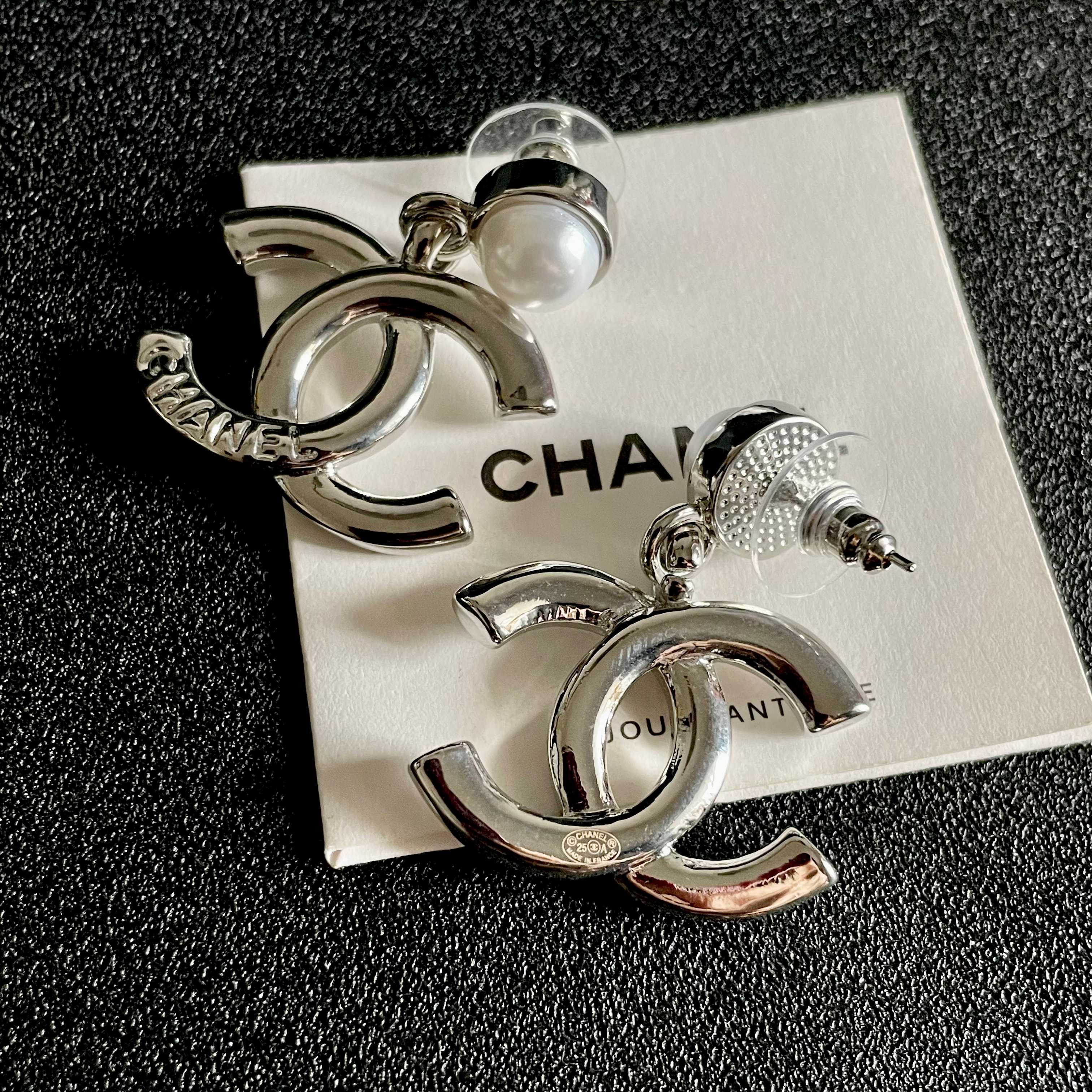  Chanel香奈儿 中古 耳钉👀小香家的款式真心无需多介绍😘🎶每一款都超好看，精致大方，非常显气质