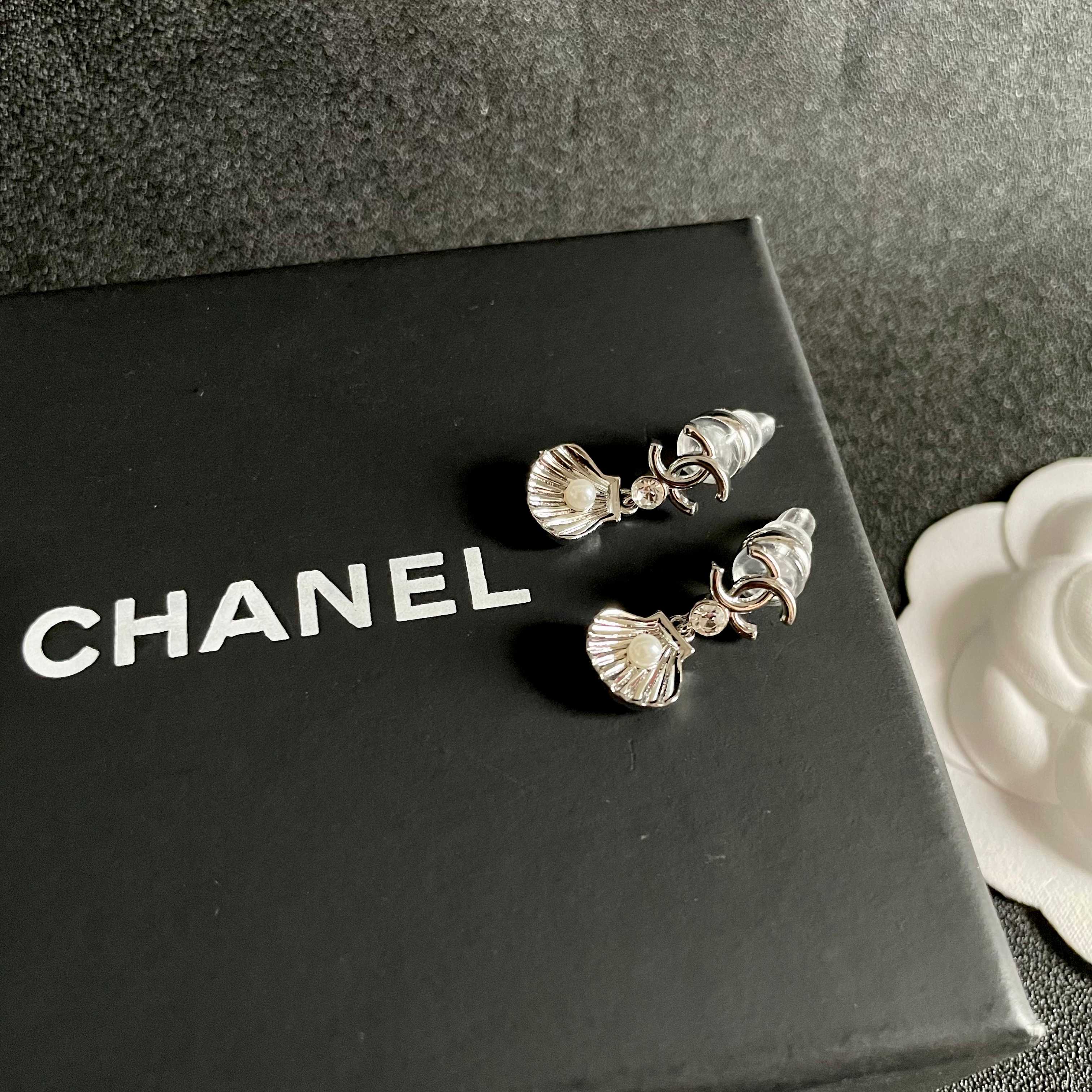  Chanel香奈儿 中古 耳钉👀小香家的款式真心无需多介绍😘🎶每一款都超好看，精致大方，非常显气质