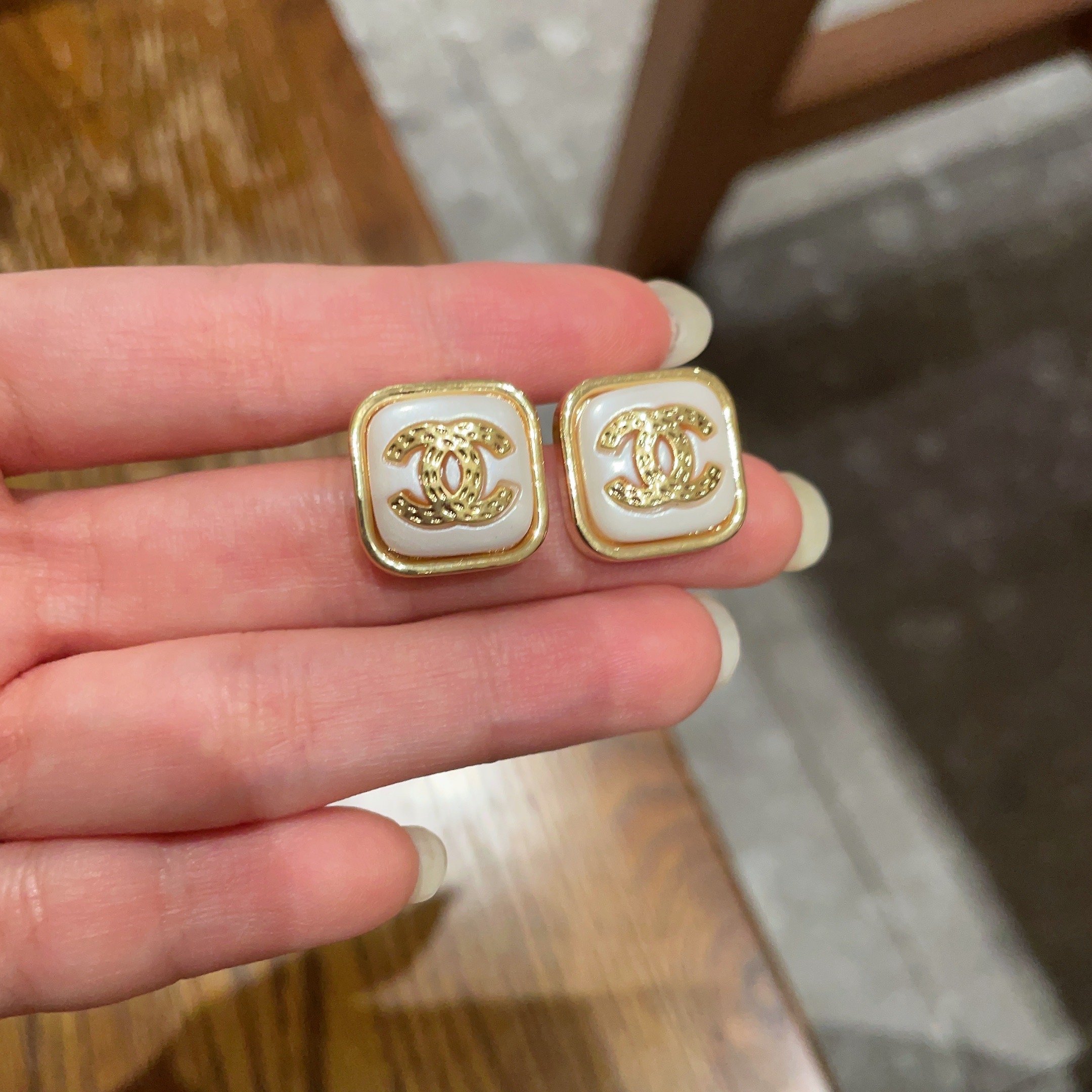  Chanel香奈儿 中古 耳钉👀小香家的款式真心无需多介绍😘🎶每一款都超好看，精致大方，非常显气质