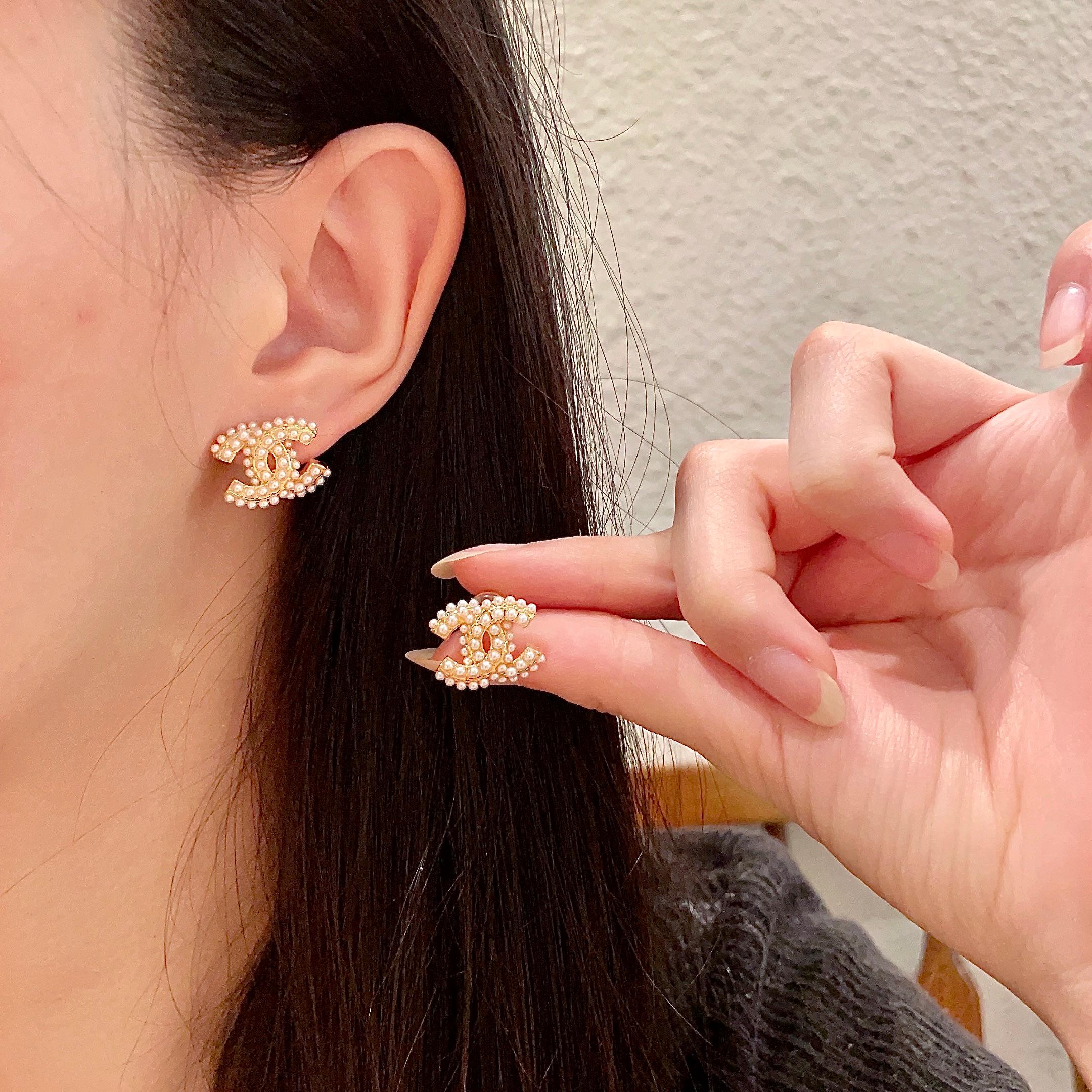  Chanel香奈儿 中古 耳钉👀小香家的款式真心无需多介绍😘🎶每一款都超好看，精致大方，非常显气质