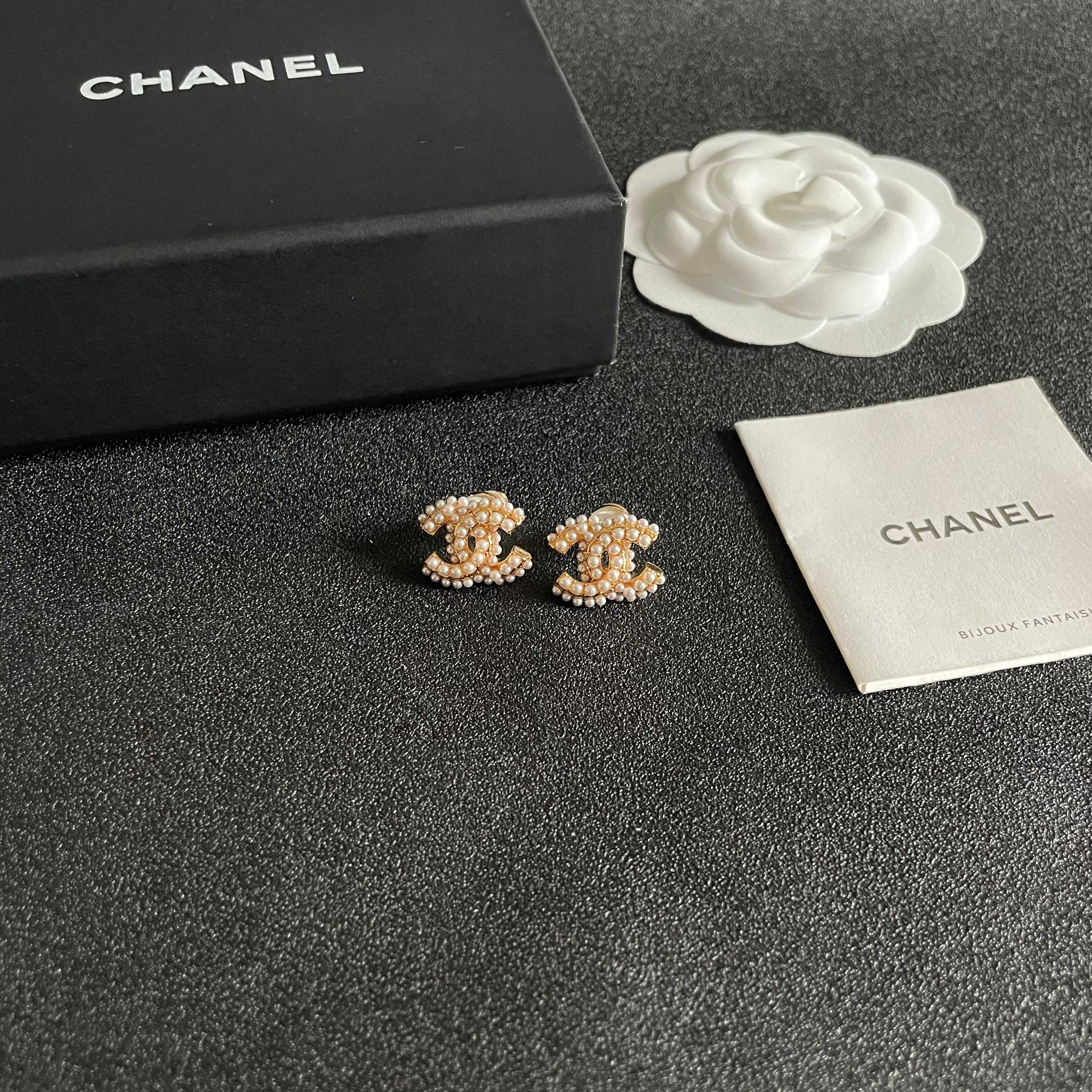  Chanel香奈儿 中古 耳钉👀小香家的款式真心无需多介绍😘🎶每一款都超好看，精致大方，非常显气质