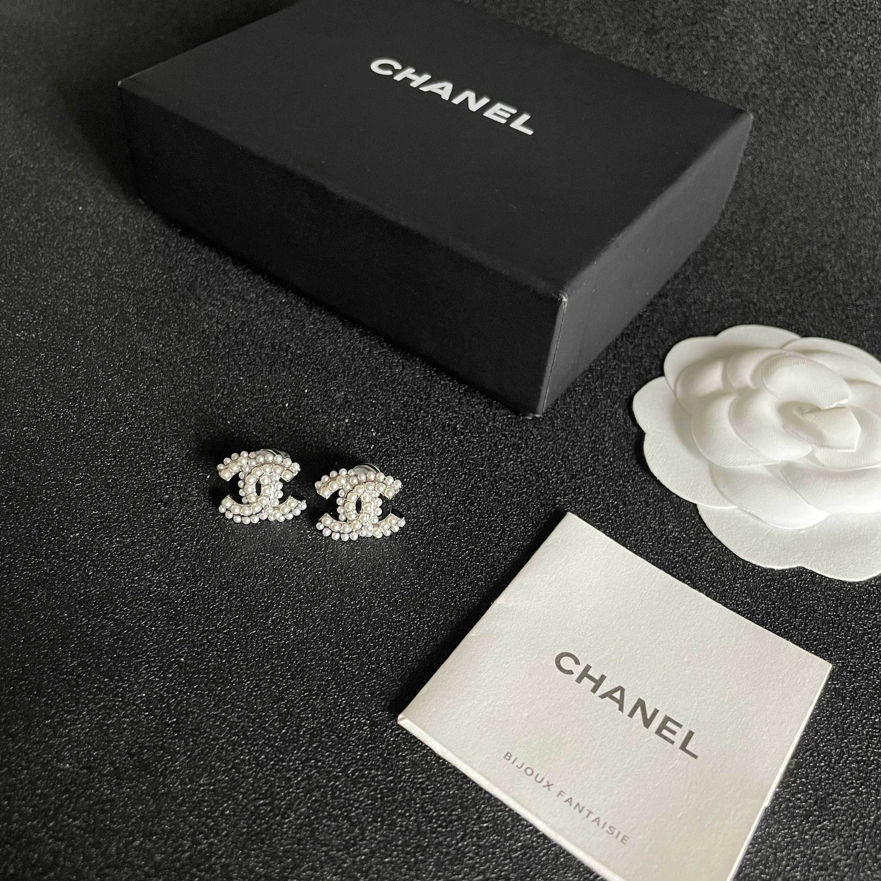  Chanel香奈儿 中古 耳钉👀小香家的款式真心无需多介绍😘🎶每一款都超好看，精致大方，非常显气质