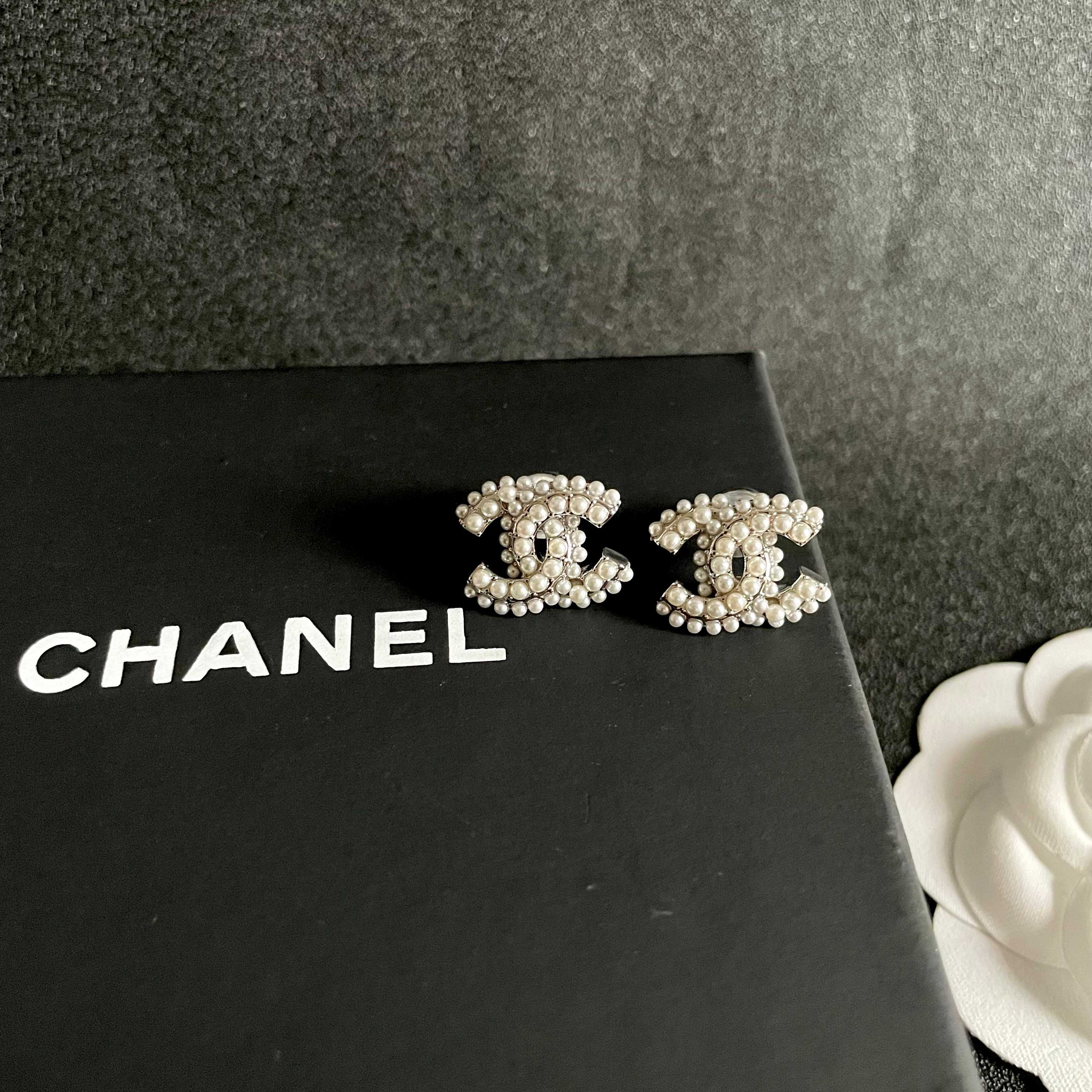  Chanel香奈儿 中古 耳钉👀小香家的款式真心无需多介绍😘🎶每一款都超好看，精致大方，非常显气质
