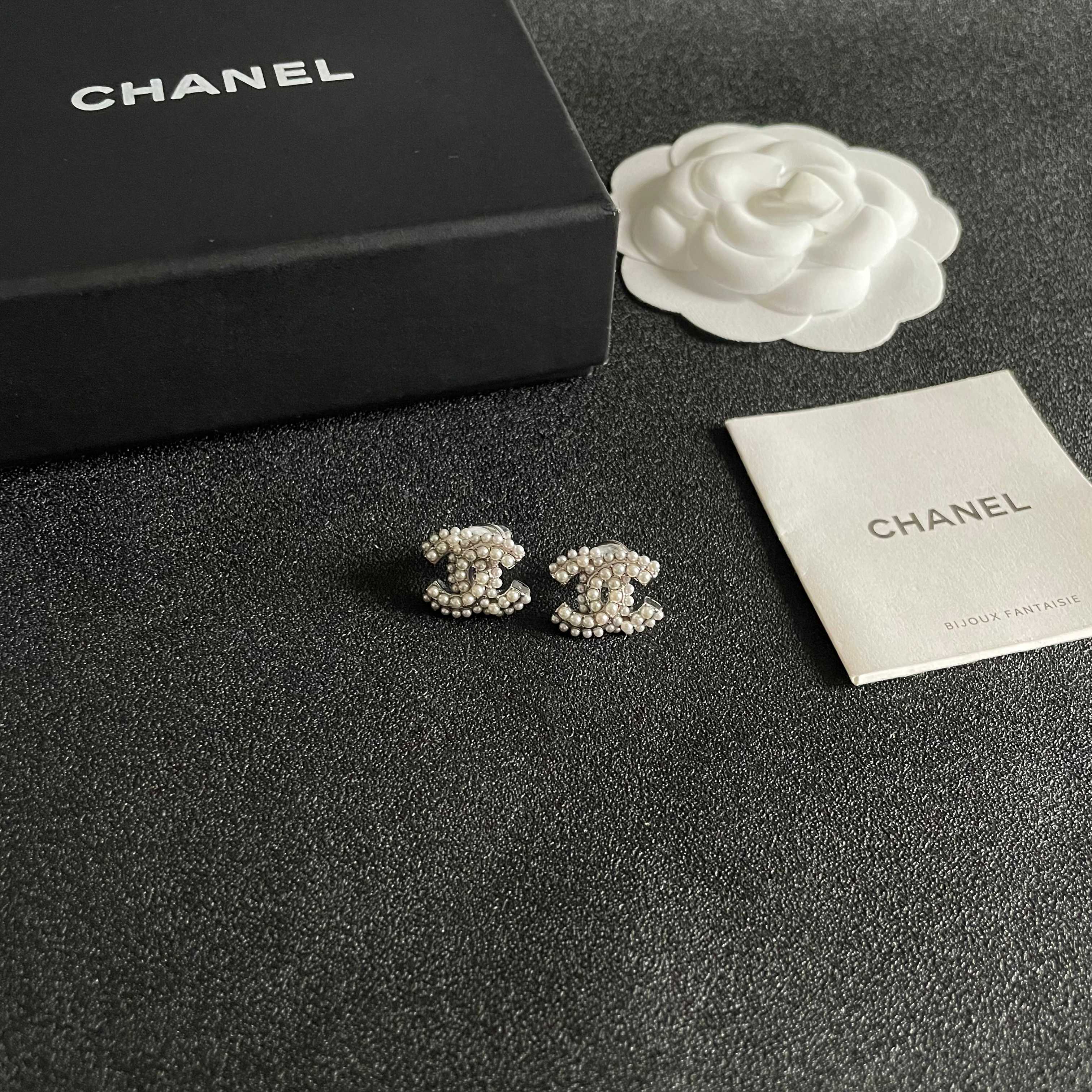  Chanel香奈儿 中古 耳钉👀小香家的款式真心无需多介绍😘🎶每一款都超好看，精致大方，非常显气质