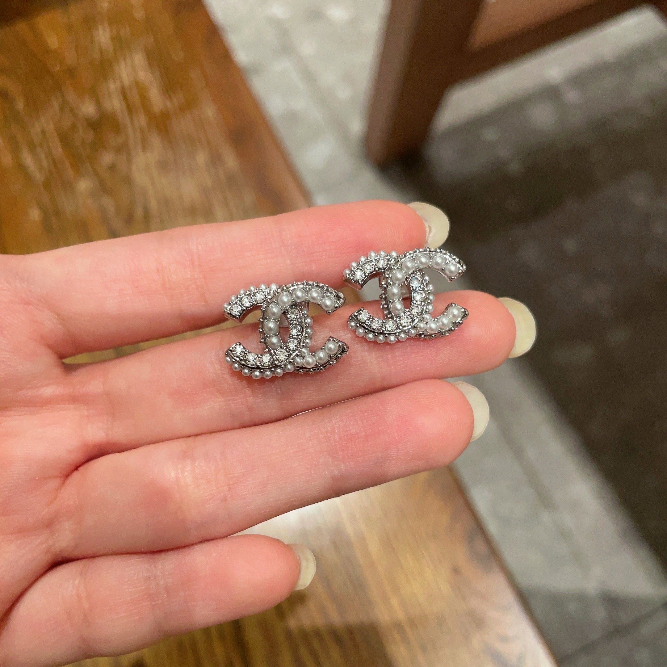  Chanel香奈儿 中古 耳钉👀小香家的款式真心无需多介绍😘🎶每一款都超好看，精致大方，非常显气质