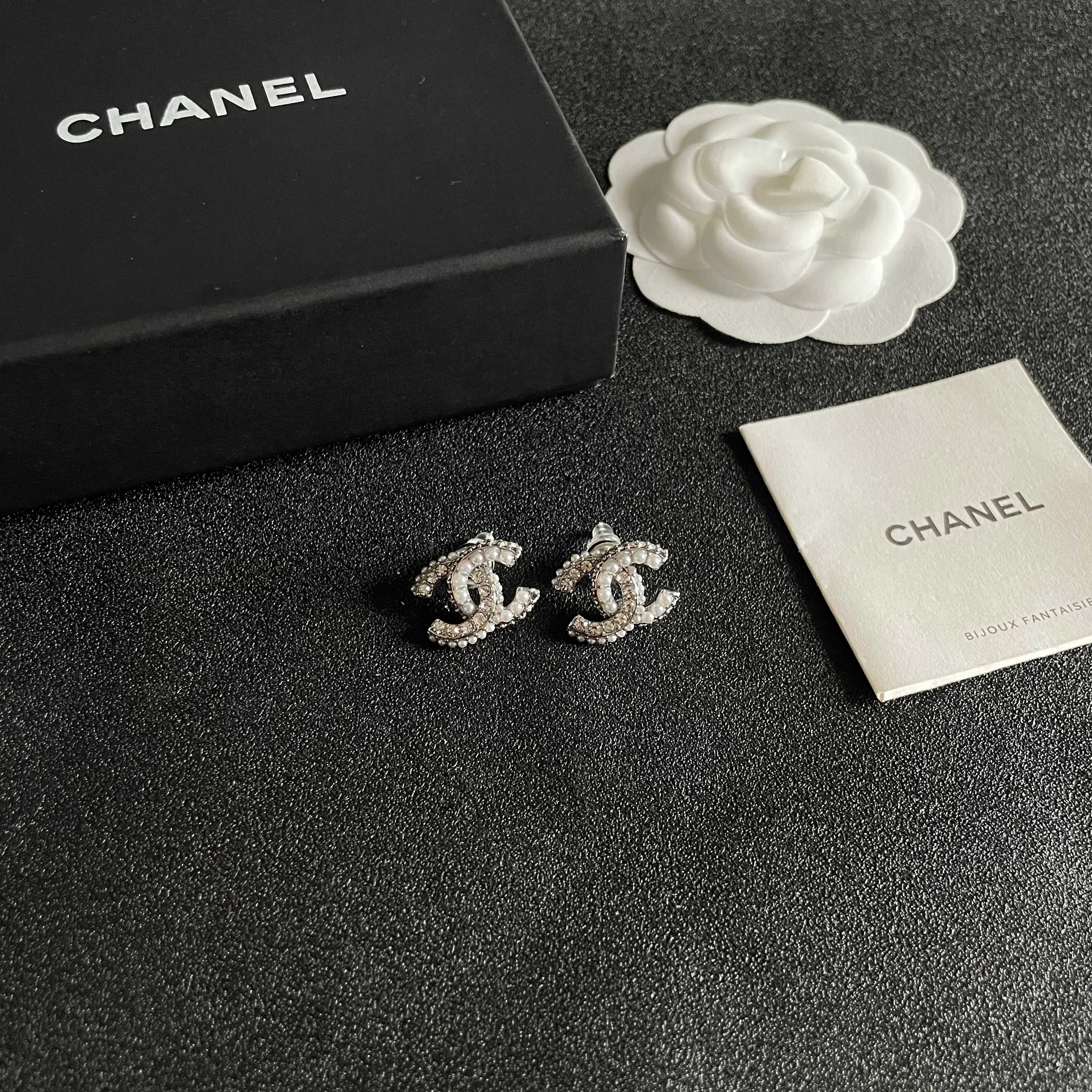  Chanel香奈儿 中古 耳钉👀小香家的款式真心无需多介绍😘🎶每一款都超好看，精致大方，非常显气质
