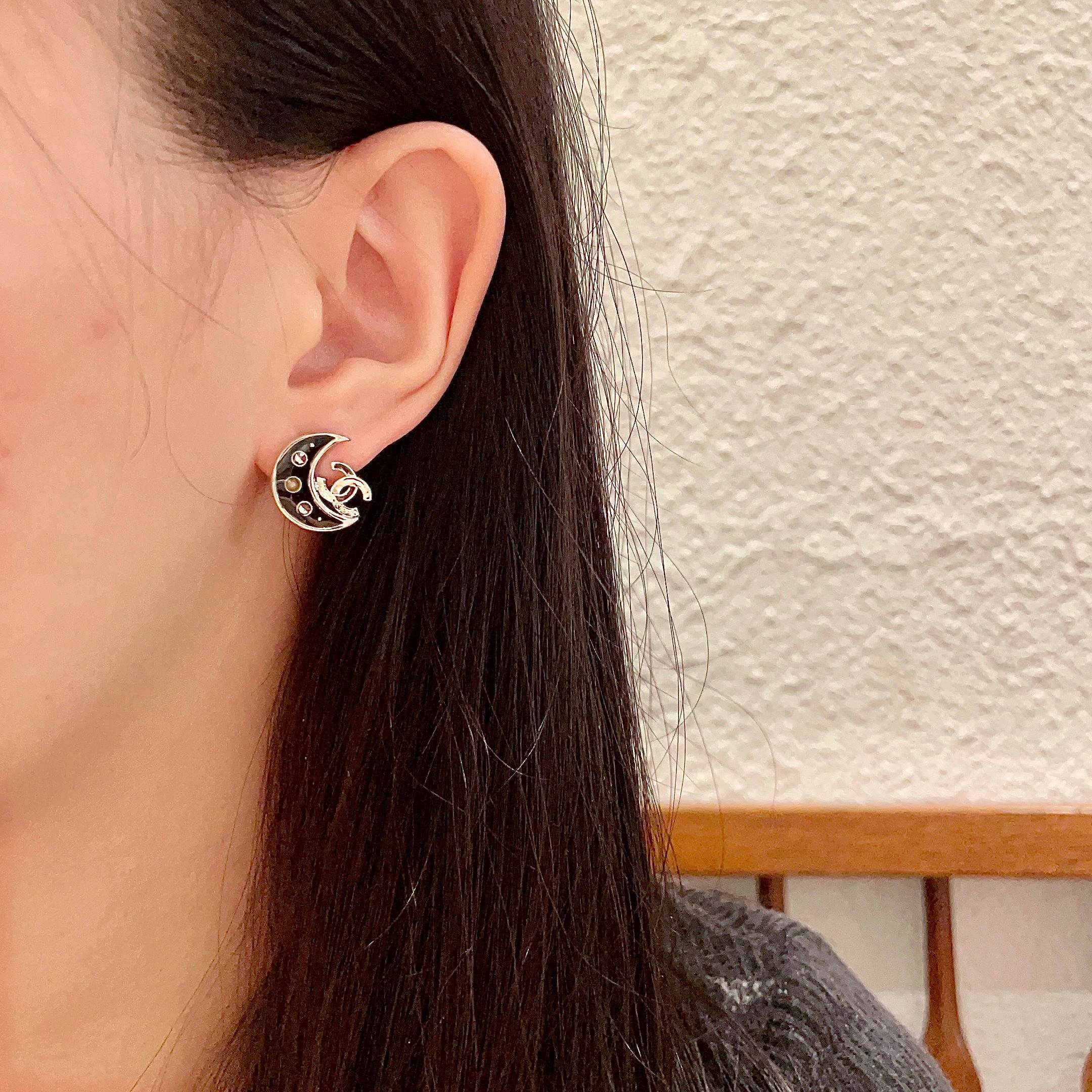  Chanel香奈儿 中古 耳钉👀小香家的款式真心无需多介绍😘🎶每一款都超好看，精致大方，非常显气质