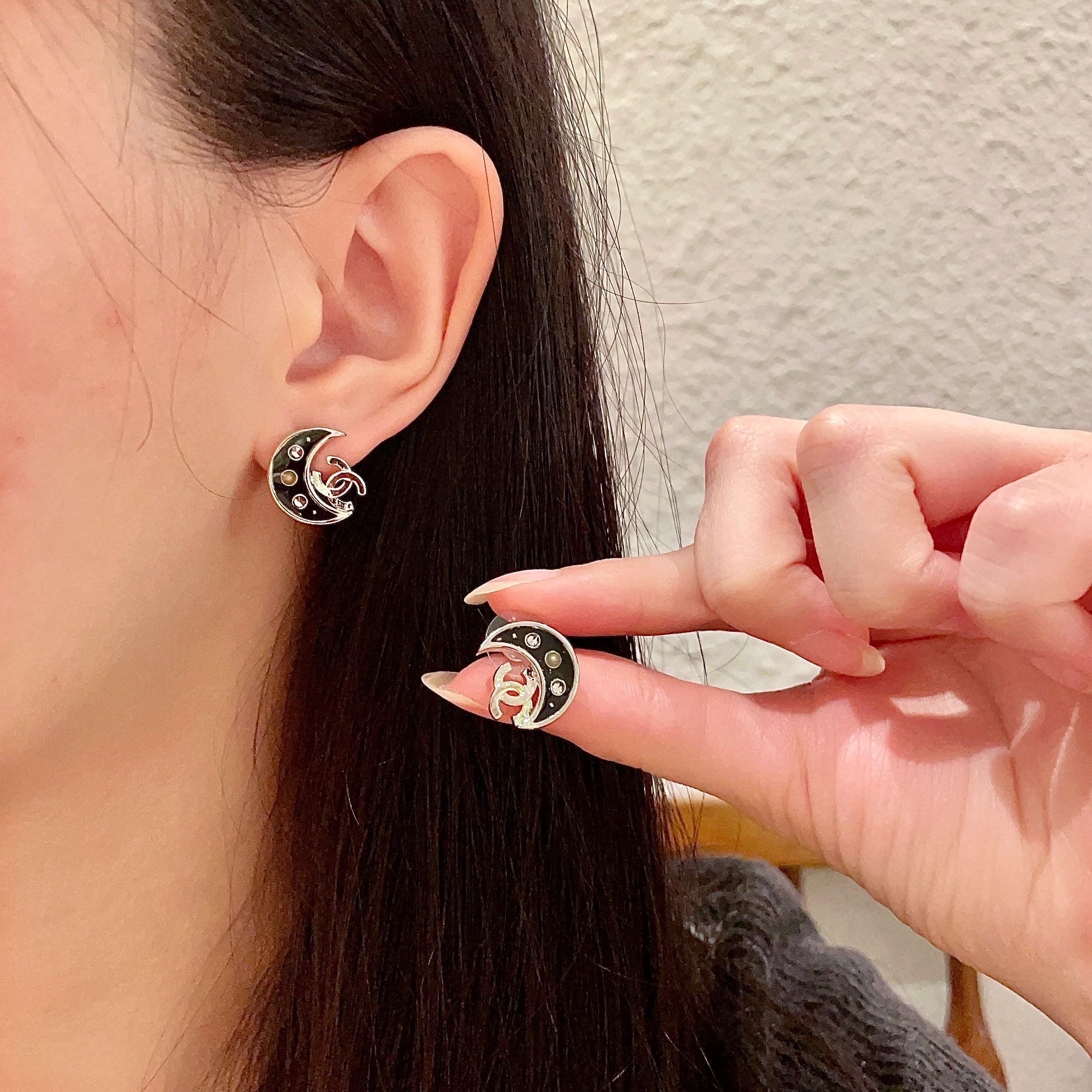  Chanel香奈儿 中古 耳钉👀小香家的款式真心无需多介绍😘🎶每一款都超好看，精致大方，非常显气质