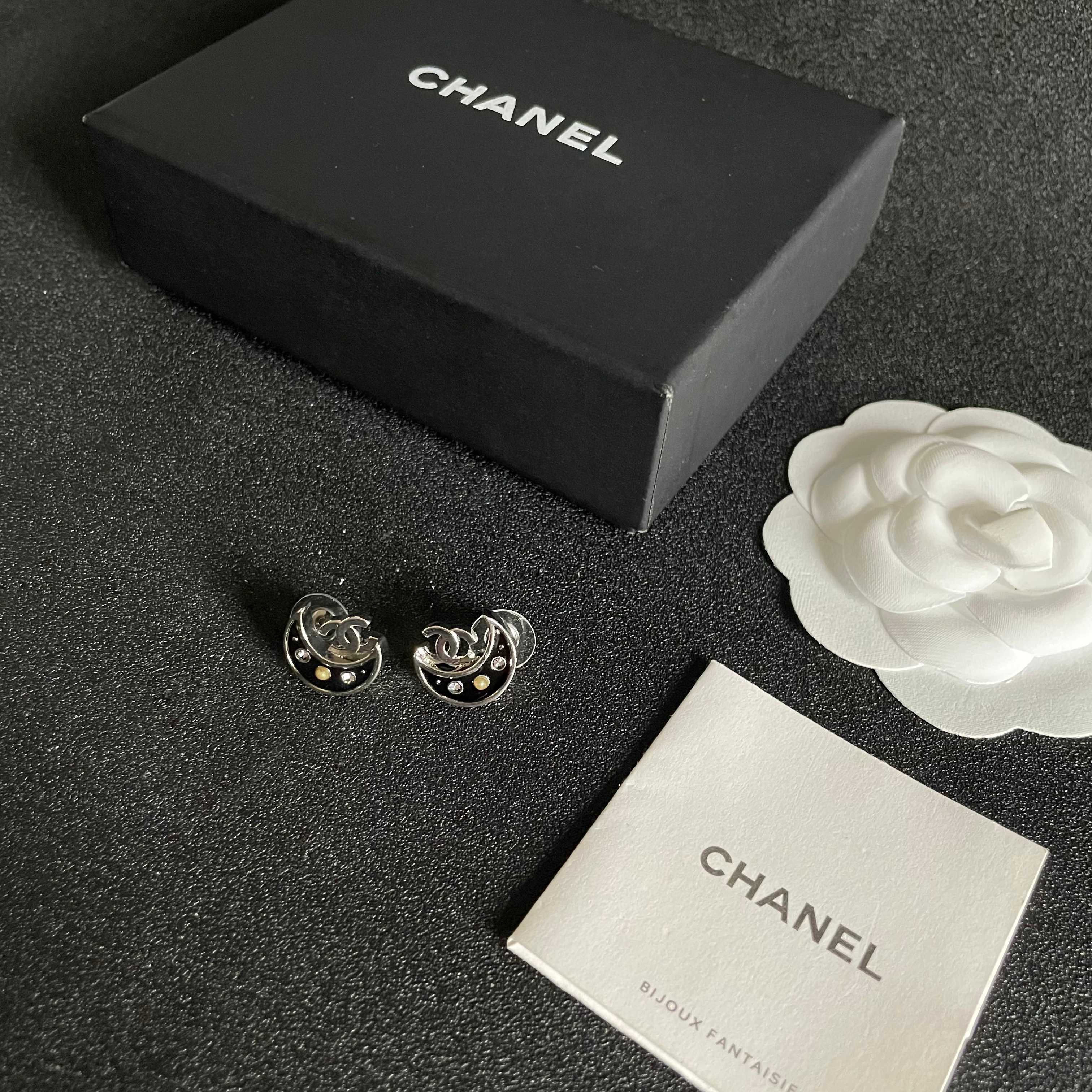  Chanel香奈儿 中古 耳钉👀小香家的款式真心无需多介绍😘🎶每一款都超好看，精致大方，非常显气质
