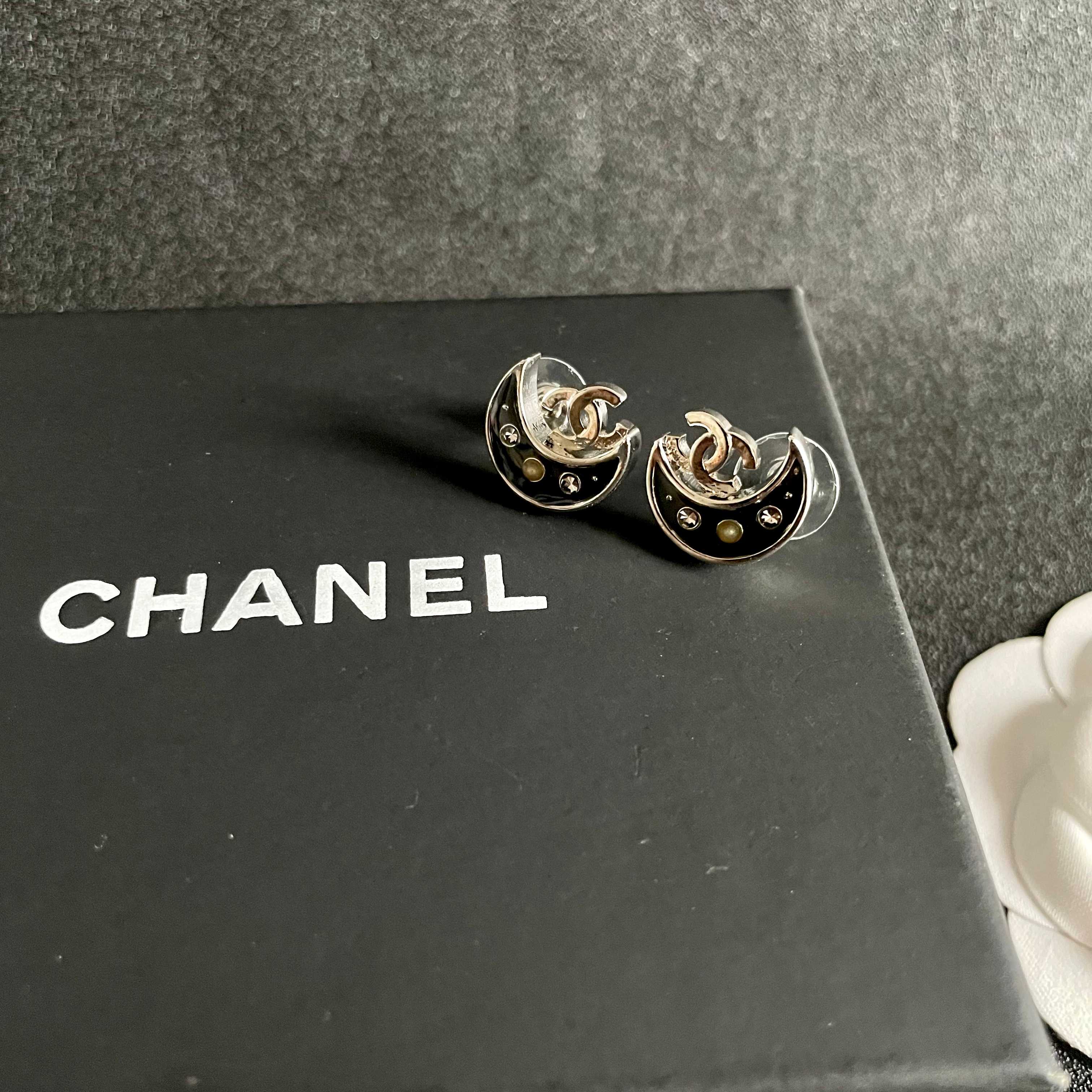  Chanel香奈儿 中古 耳钉👀小香家的款式真心无需多介绍😘🎶每一款都超好看，精致大方，非常显气质