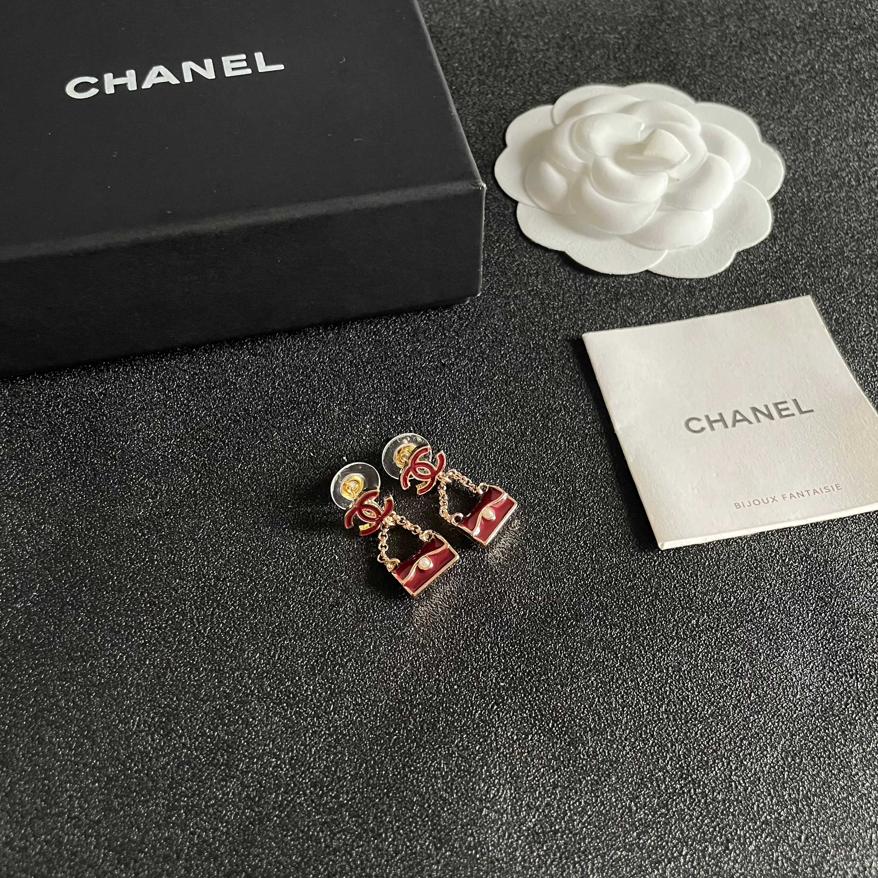  Chanel香奈儿 中古 耳钉👀小香家的款式真心无需多介绍😘🎶每一款都超好看，精致大方，非常显气质