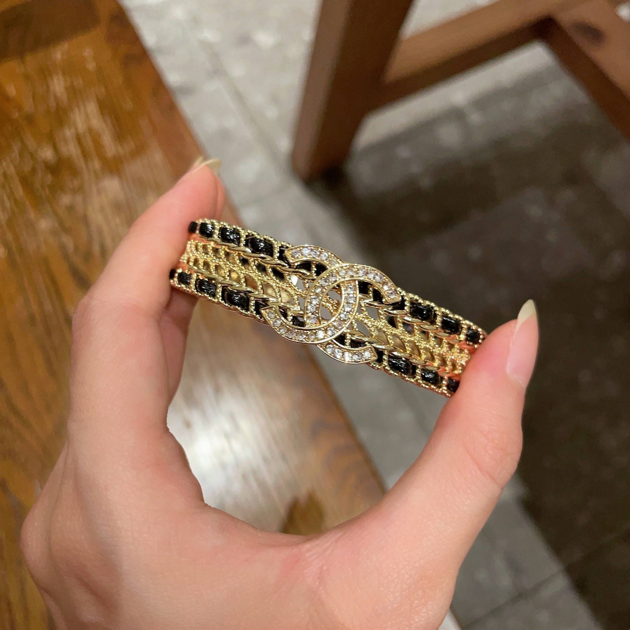  CHANEL 秋冬新款系列🇫🇷专柜同步 真皮手镯 ，只为女人的香奈儿💋✨个性的设计👑🇮🇹进口五金 自购