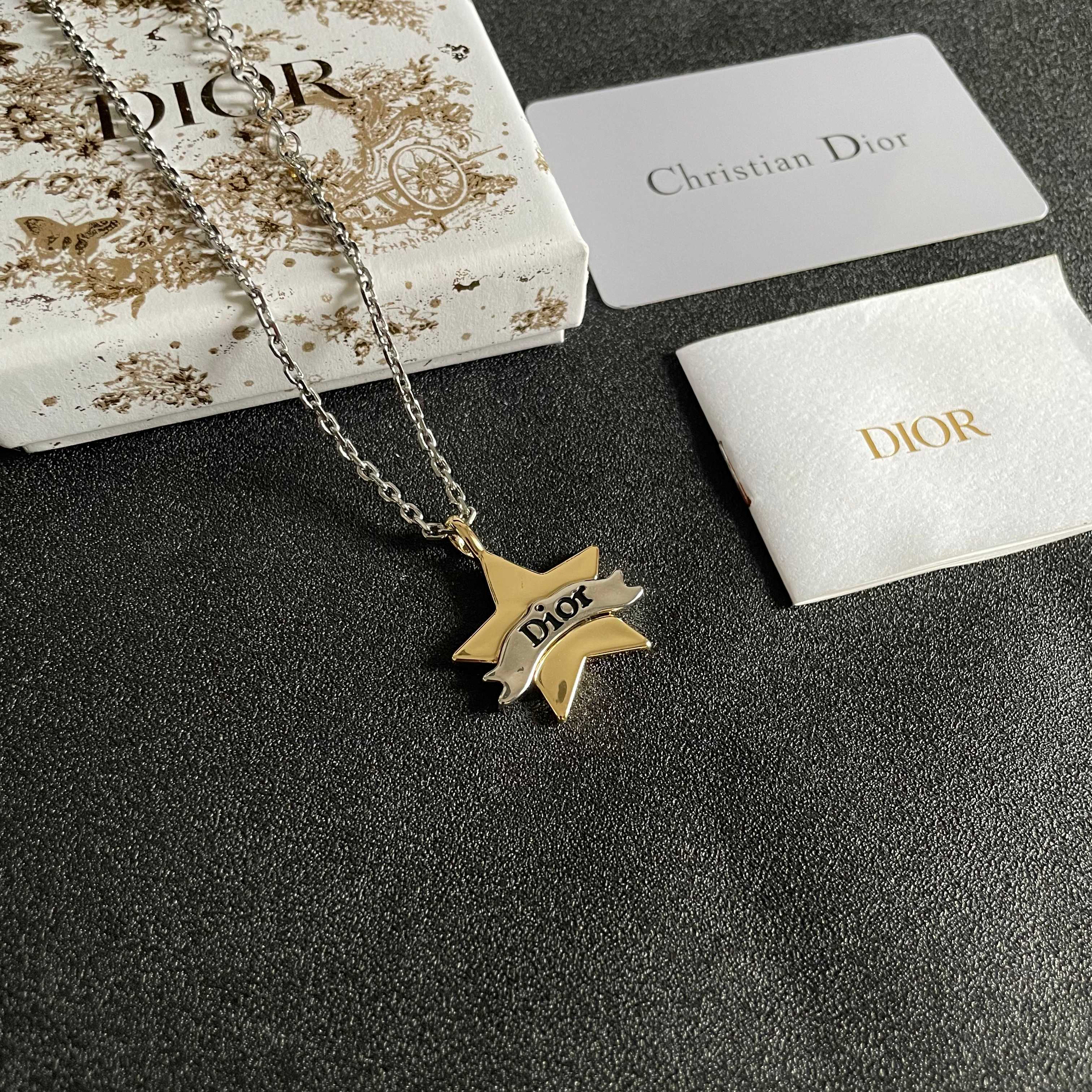 👑Dior 迪奥  中古 项链 专柜一致上新 精选原版一致 黄铜材质 甜美气质高雅.