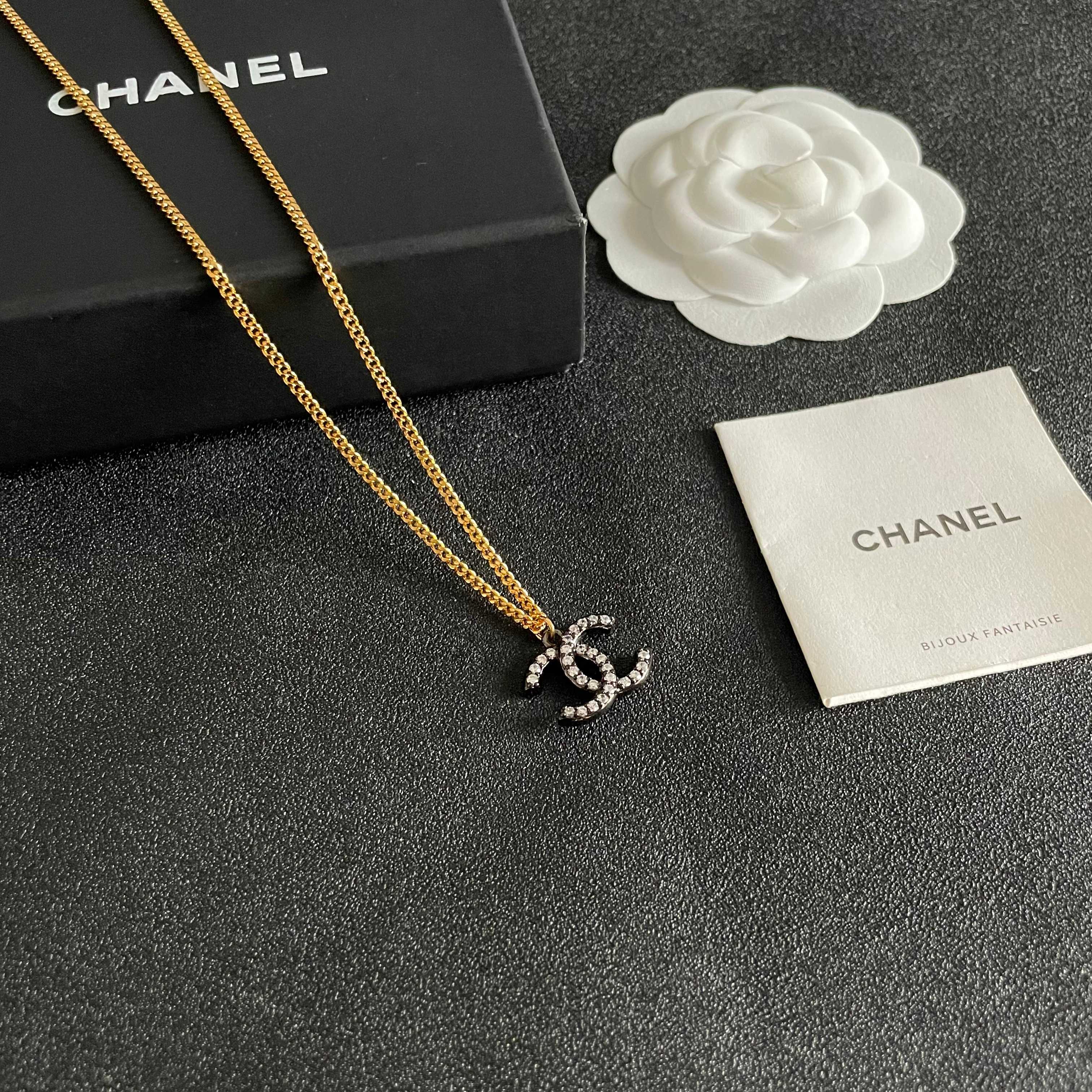  Chanel香奈儿 中古 项链👀小香家的款式真心无需多介绍😘🎶每一款都超好看，精致大方，非常显气质