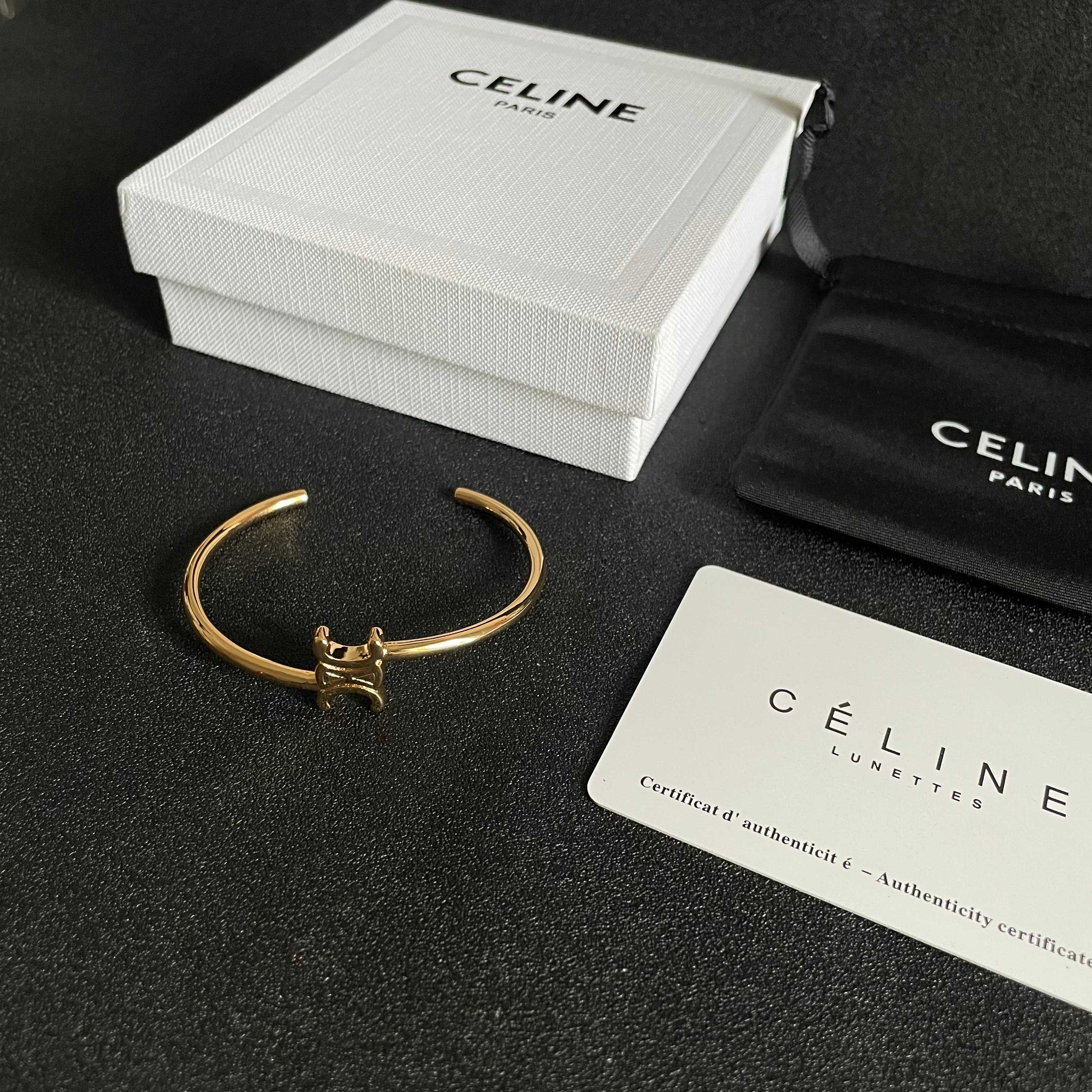 🟢赛琳Celine凯旋门手镯！也太精致啦！很简单很普通的款，但就是很百搭！手镯质感的手链，实用性太高了！