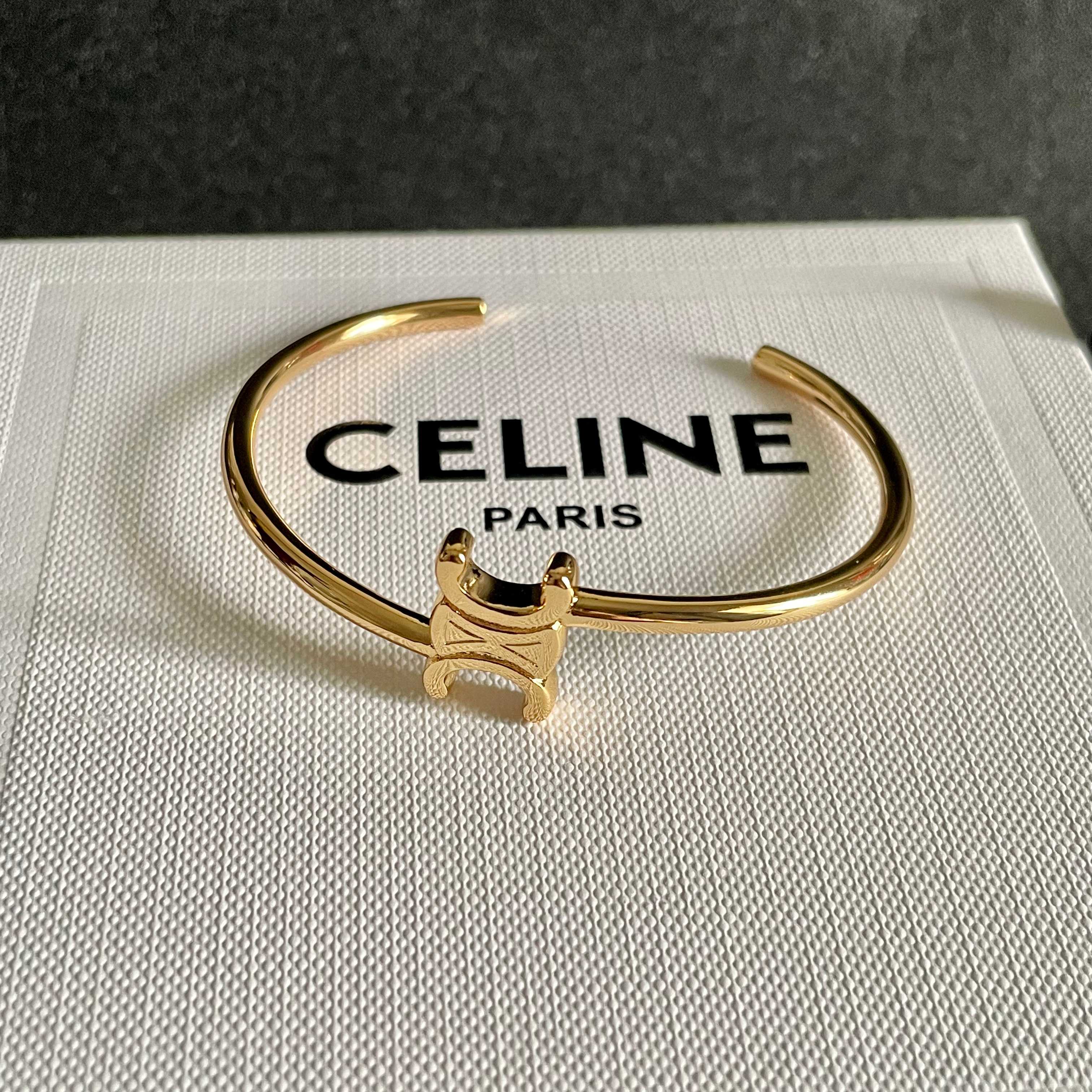 🟢赛琳Celine凯旋门手镯！也太精致啦！很简单很普通的款，但就是很百搭！手镯质感的手链，实用性太高了！