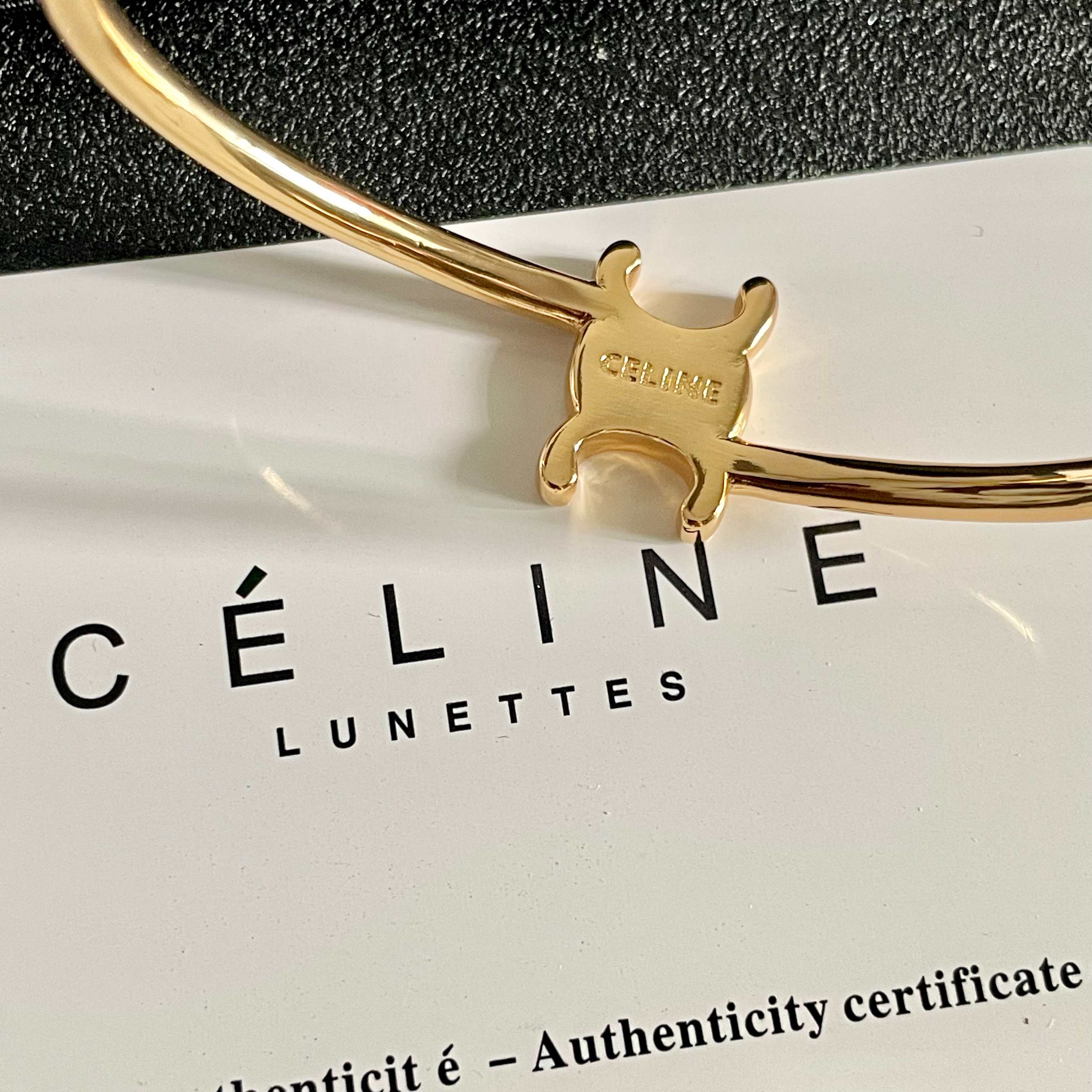 🟢赛琳Celine凯旋门手镯！也太精致啦！很简单很普通的款，但就是很百搭！手镯质感的手链，实用性太高了！
