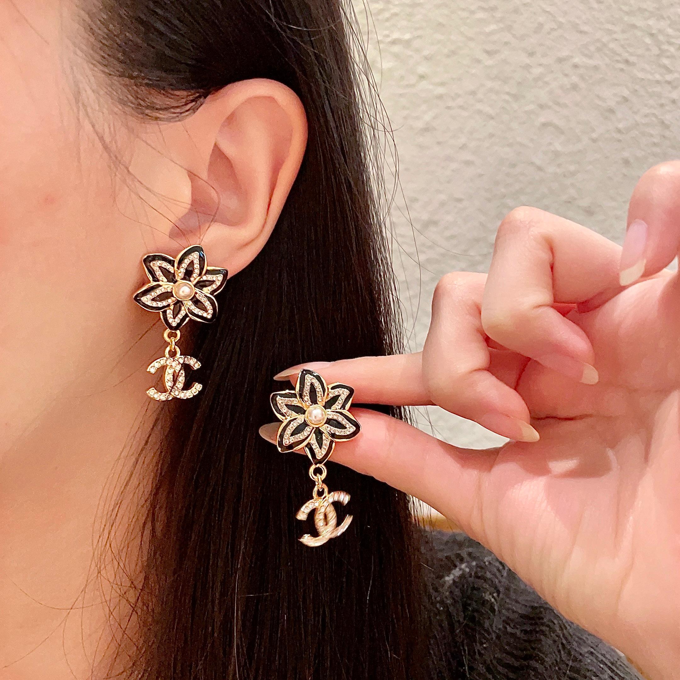  Chanel香奈儿 中古 耳钉👀小香家的款式真心无需多介绍😘🎶每一款都超好看，精致大方，非常显气质