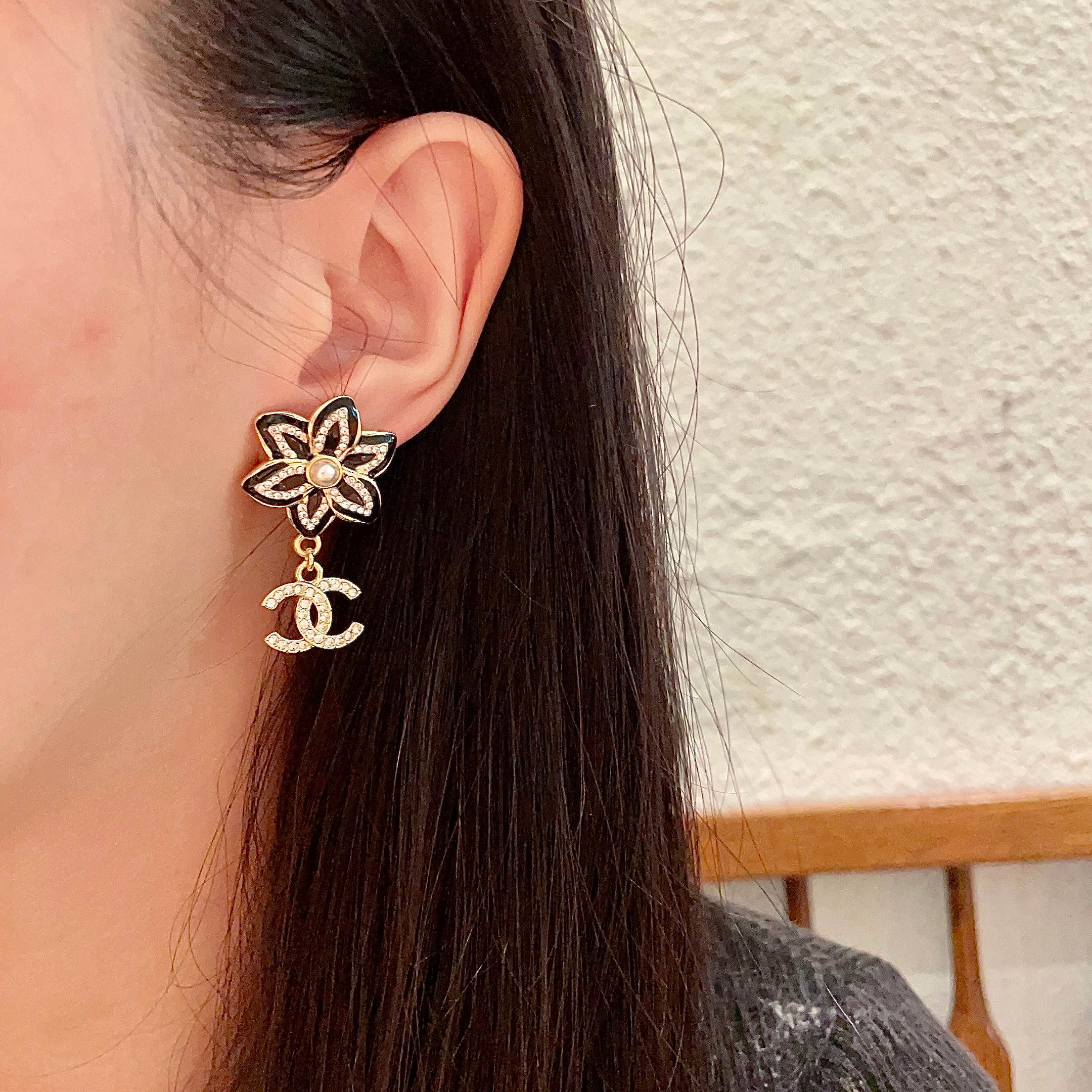  Chanel香奈儿 中古 耳钉👀小香家的款式真心无需多介绍😘🎶每一款都超好看，精致大方，非常显气质