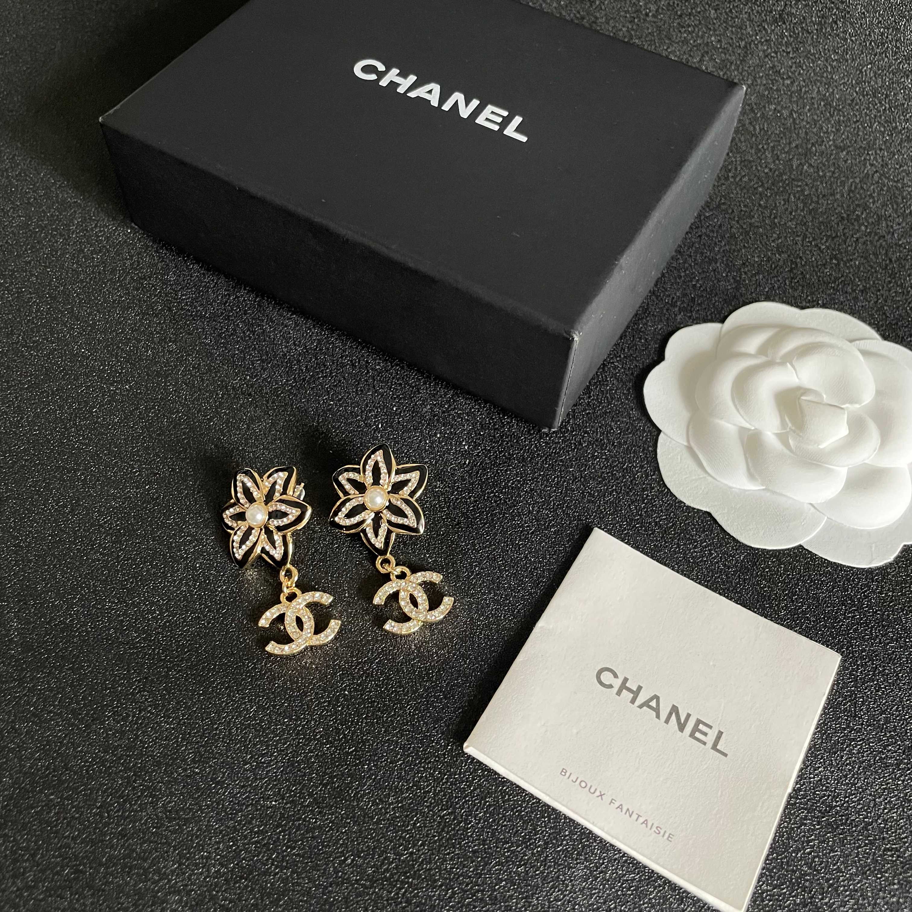  Chanel香奈儿 中古 耳钉👀小香家的款式真心无需多介绍😘🎶每一款都超好看，精致大方，非常显气质