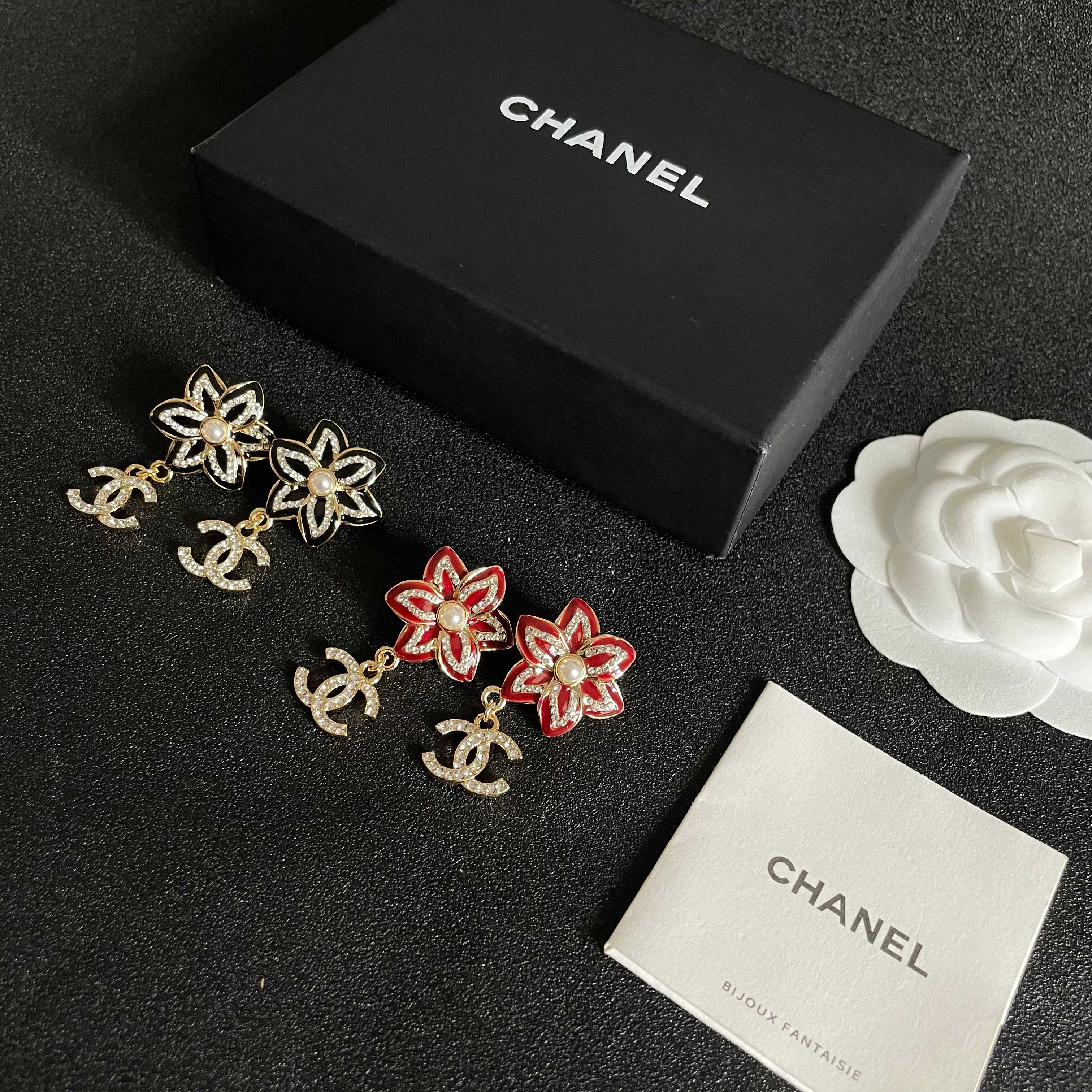  Chanel香奈儿 中古 耳钉👀小香家的款式真心无需多介绍😘🎶每一款都超好看，精致大方，非常显气质