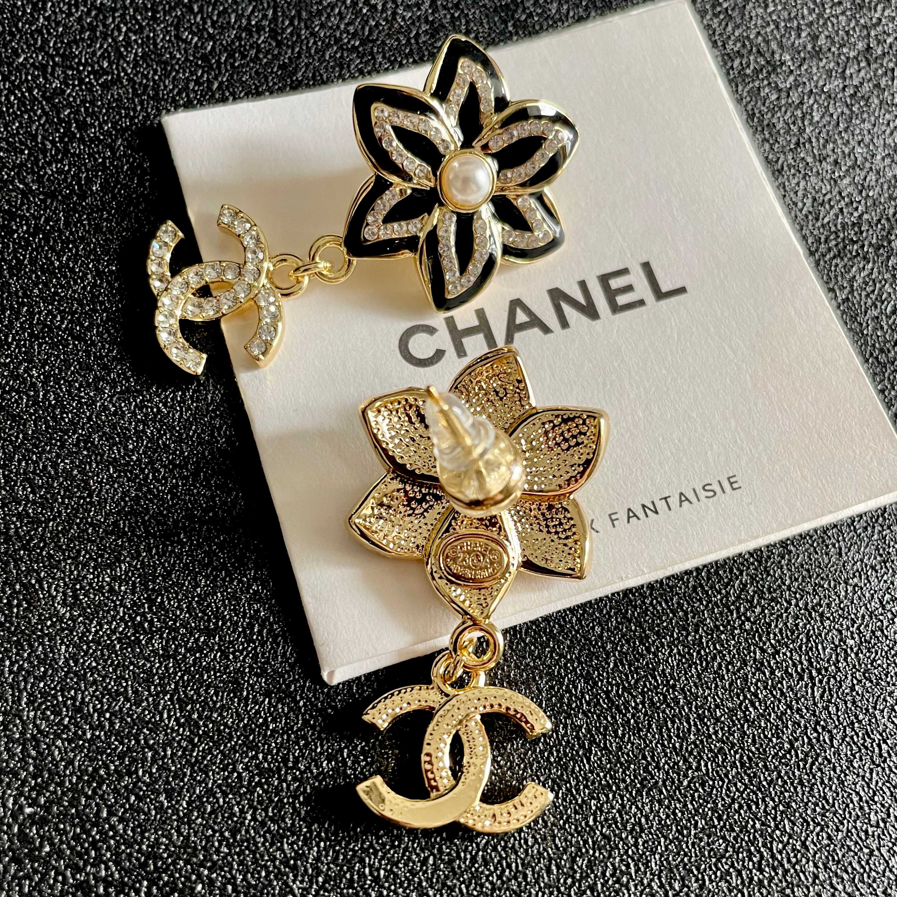  Chanel香奈儿 中古 耳钉👀小香家的款式真心无需多介绍😘🎶每一款都超好看，精致大方，非常显气质