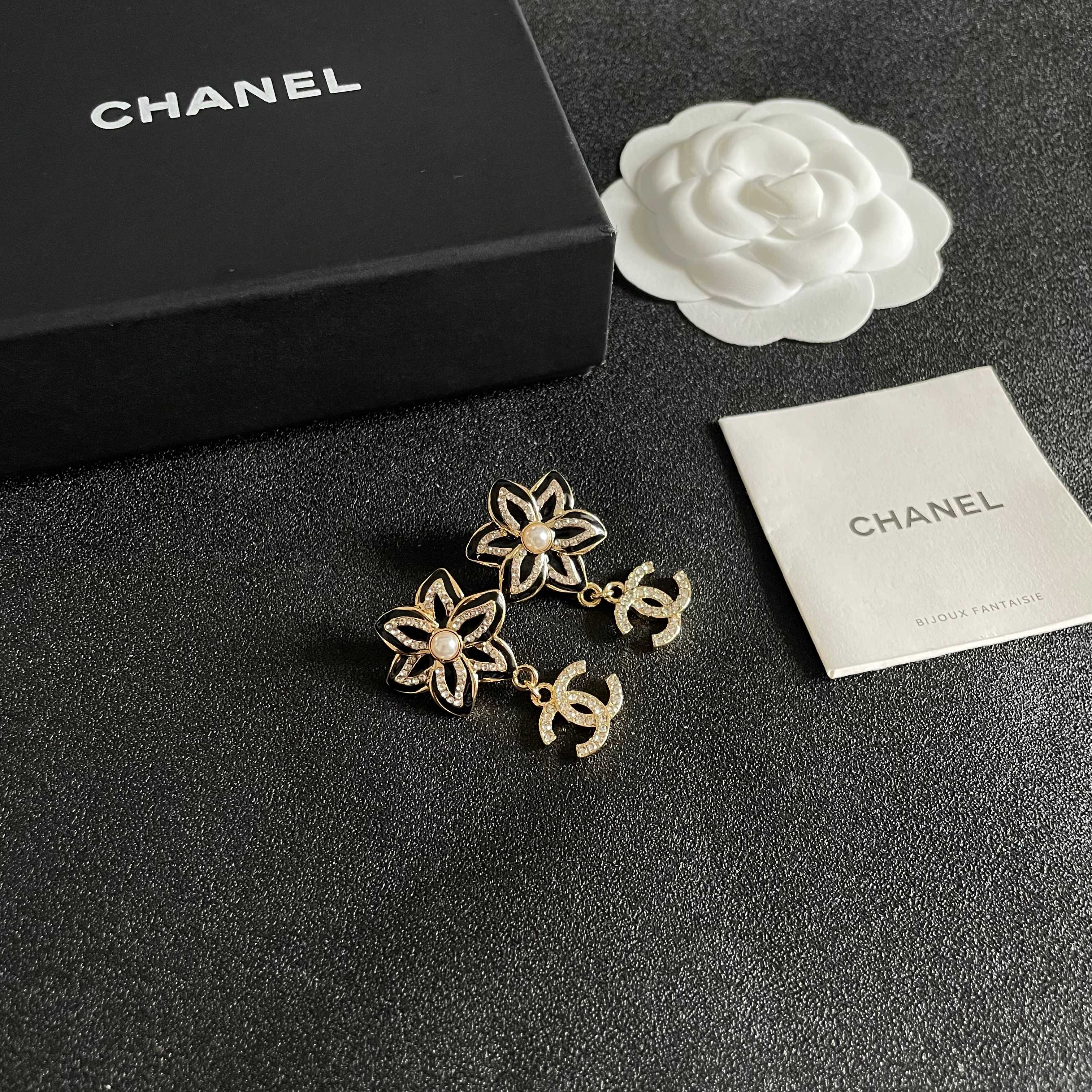  Chanel香奈儿 中古 耳钉👀小香家的款式真心无需多介绍😘🎶每一款都超好看，精致大方，非常显气质