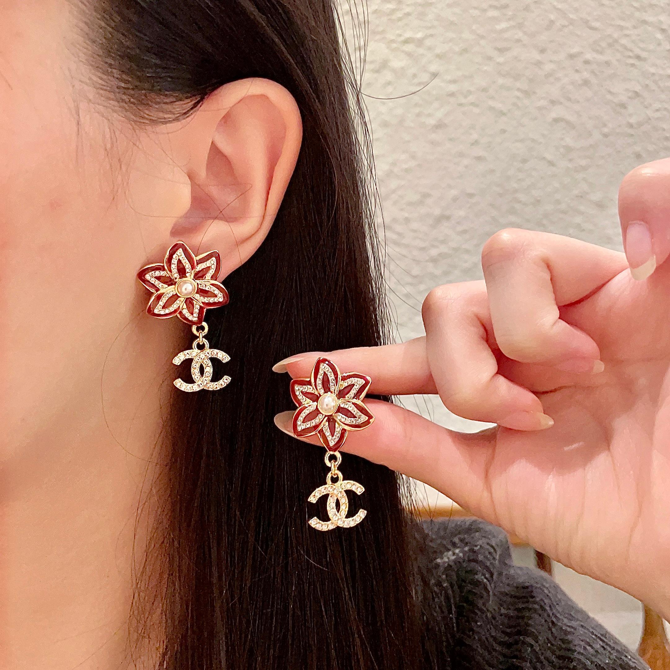  Chanel香奈儿 中古 耳钉👀小香家的款式真心无需多介绍😘🎶每一款都超好看，精致大方，非常显气质