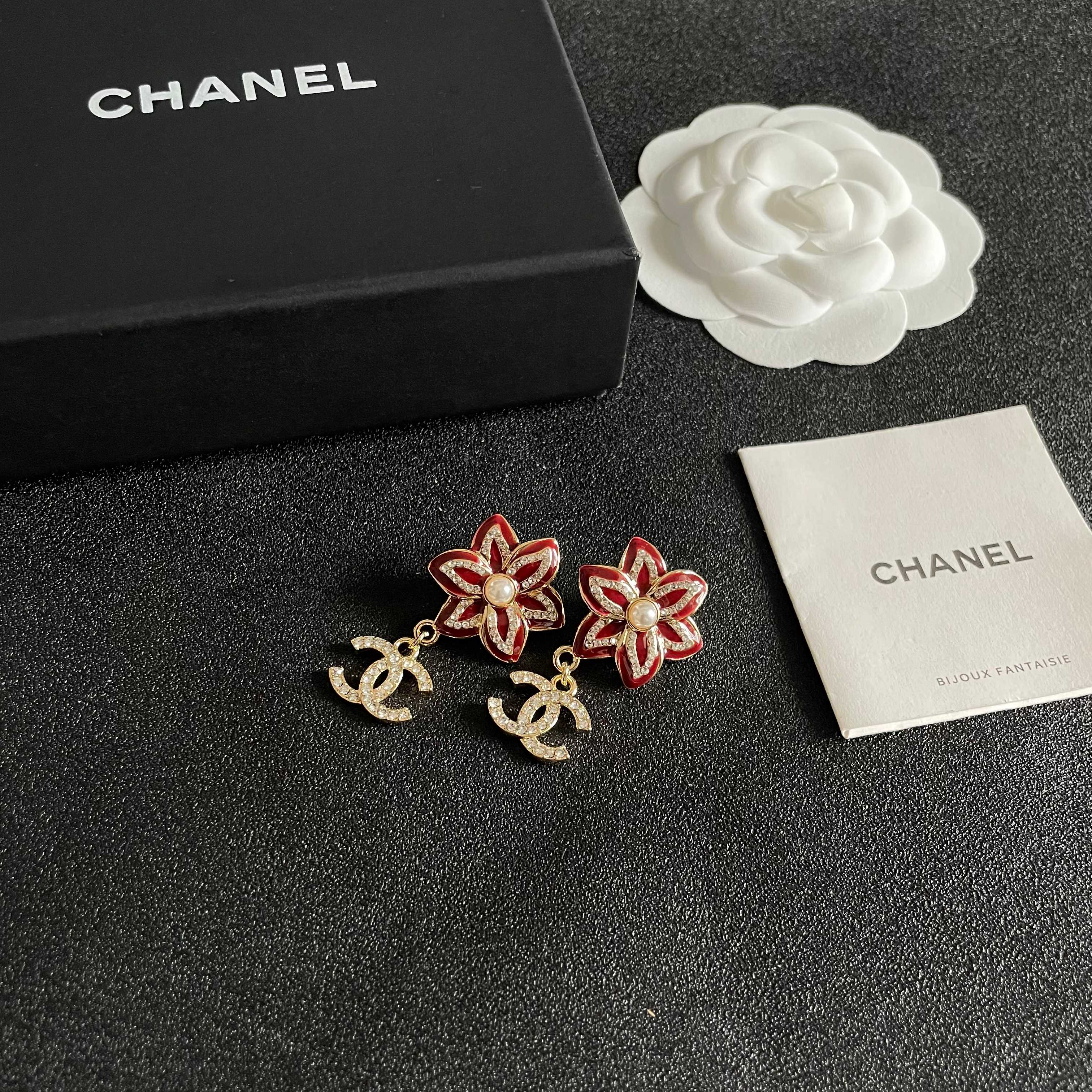  Chanel香奈儿 中古 耳钉👀小香家的款式真心无需多介绍😘🎶每一款都超好看，精致大方，非常显气质