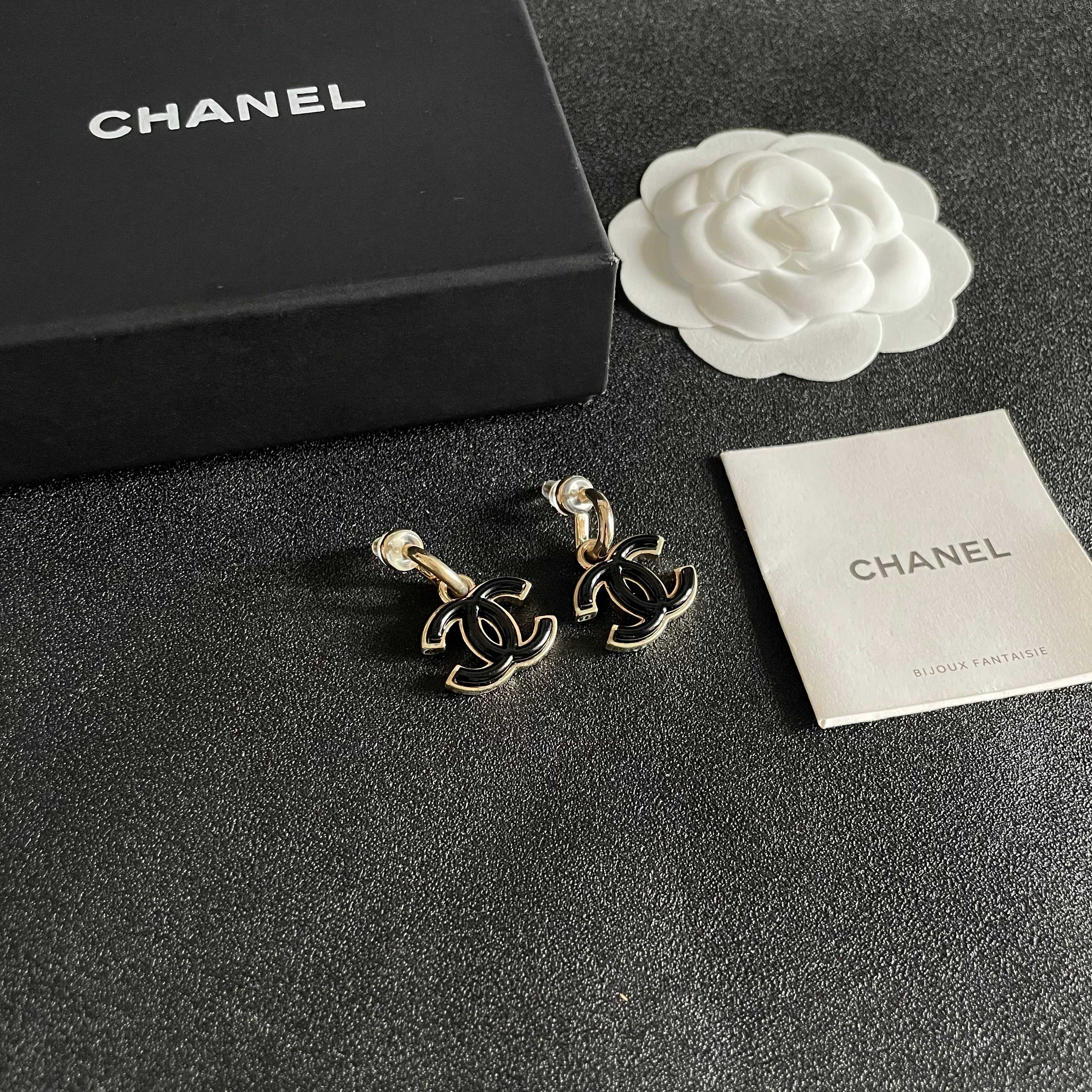  Chanel香奈儿 中古 耳钉👀小香家的款式真心无需多介绍😘🎶每一款都超好看，精致大方，非常显气质