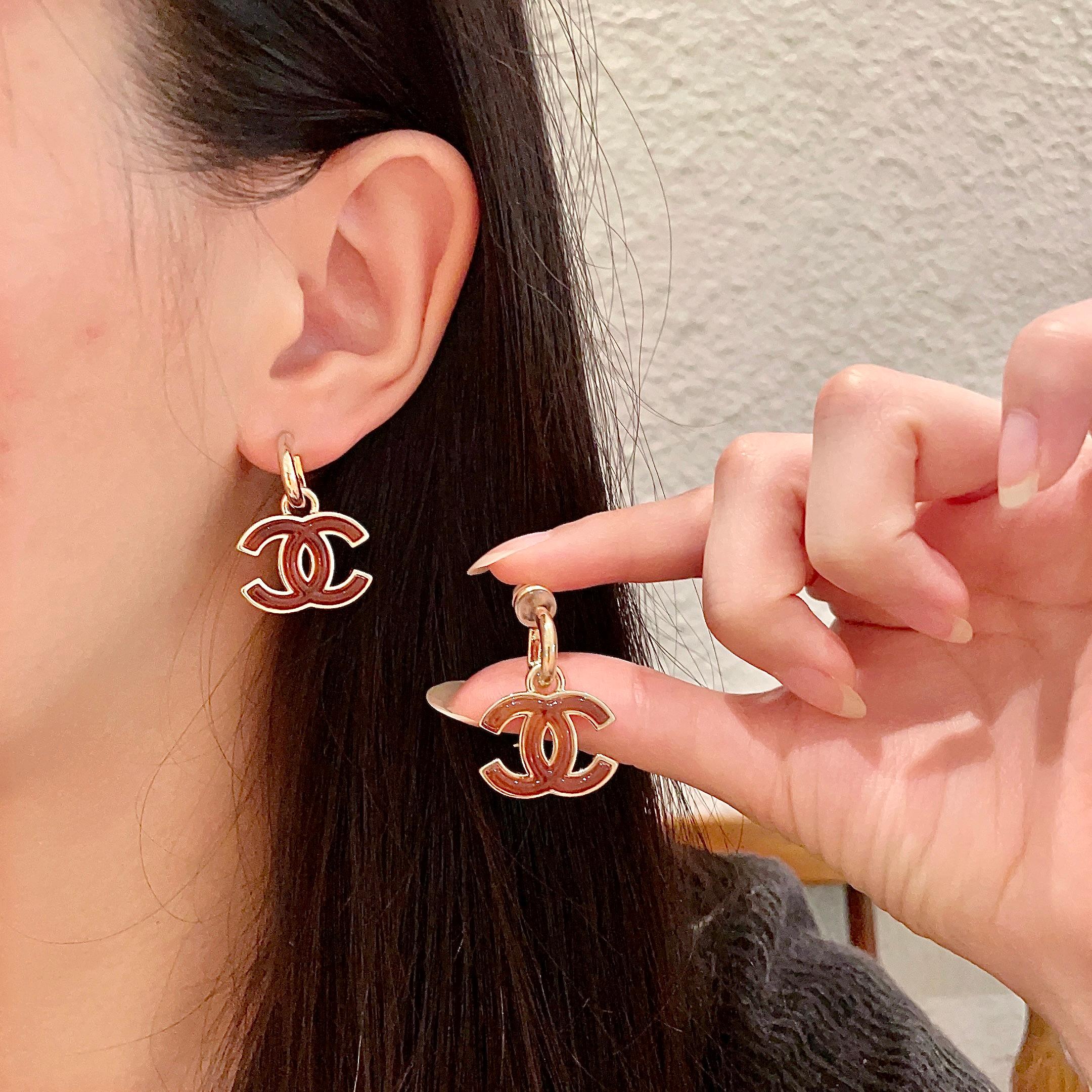  Chanel香奈儿 中古 耳钉👀小香家的款式真心无需多介绍😘🎶每一款都超好看，精致大方，非常显气质