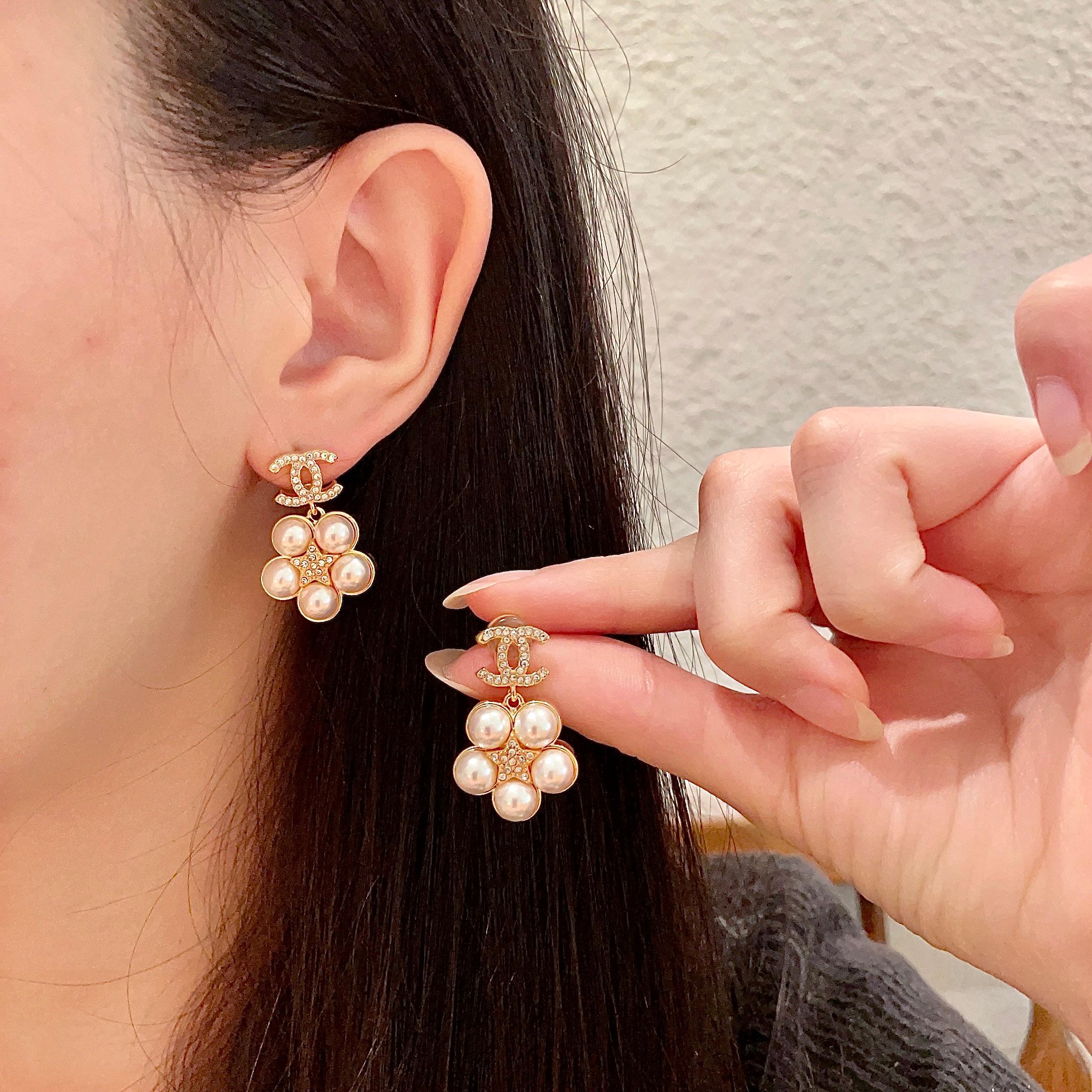  Chanel香奈儿 中古 耳钉👀小香家的款式真心无需多介绍😘🎶每一款都超好看，精致大方，非常显气质