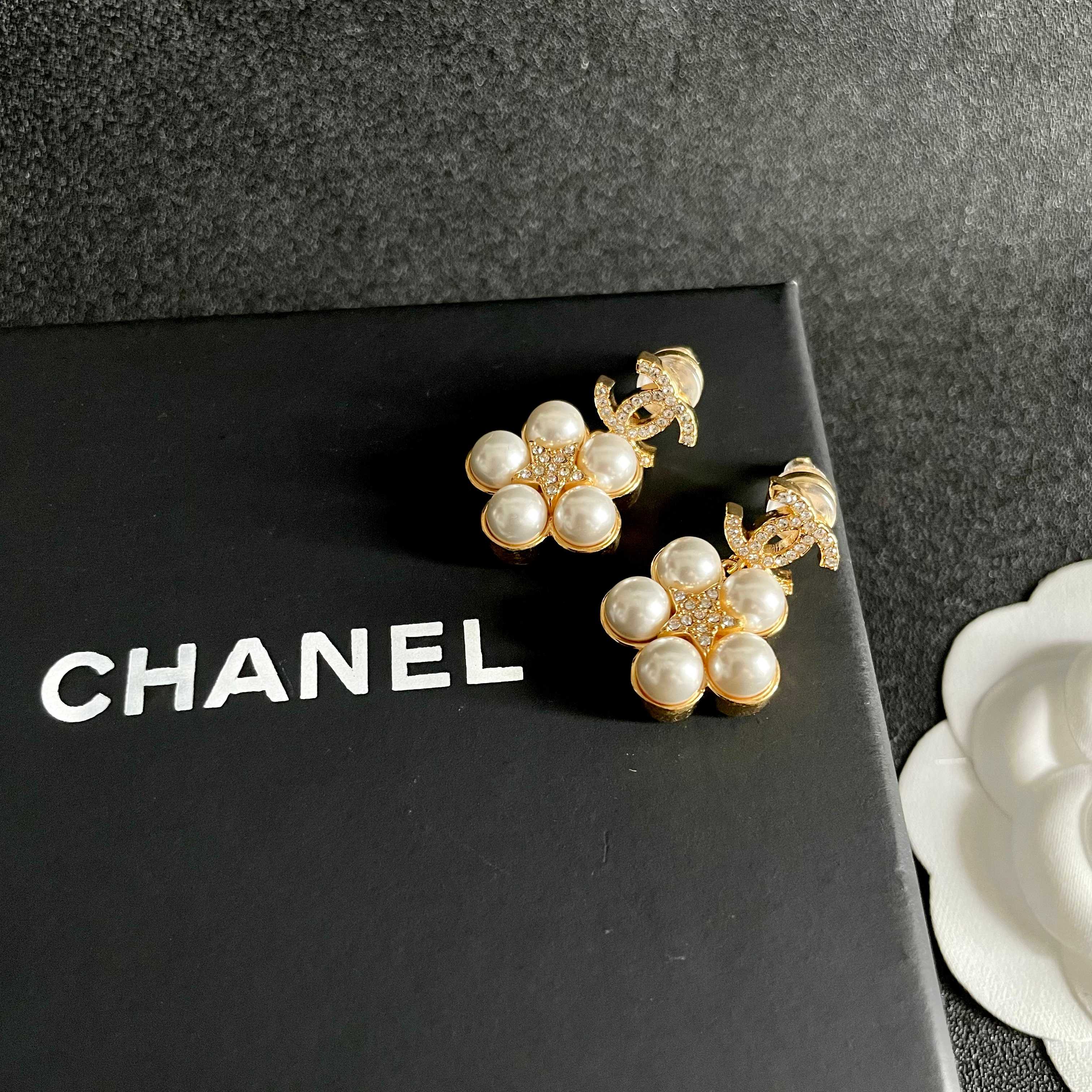  Chanel香奈儿 中古 耳钉👀小香家的款式真心无需多介绍😘🎶每一款都超好看，精致大方，非常显气质
