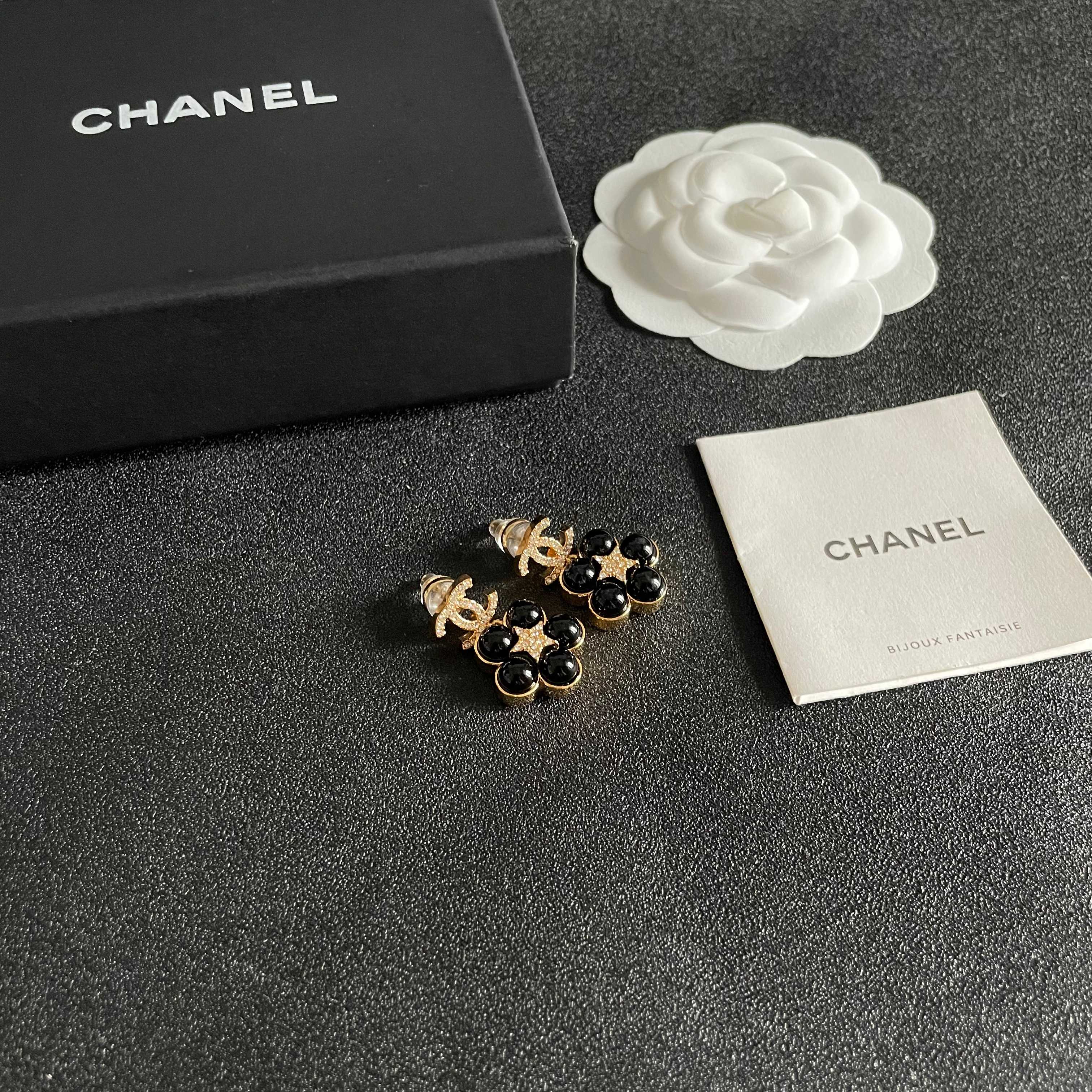  Chanel香奈儿 中古 耳钉👀小香家的款式真心无需多介绍😘🎶每一款都超好看，精致大方，非常显气质