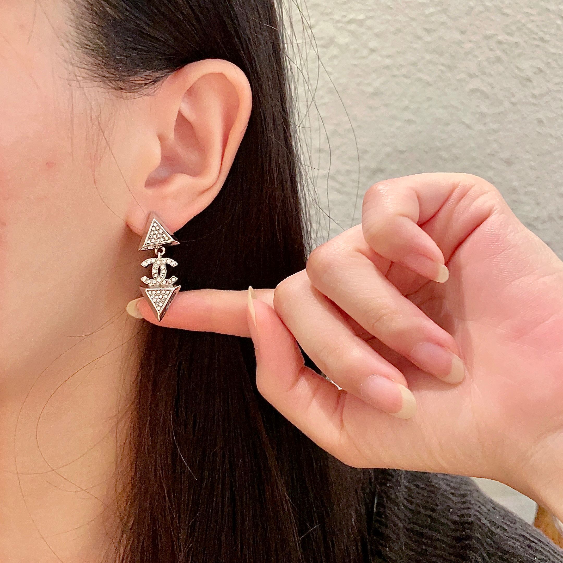  Chanel香奈儿 中古 耳钉👀小香家的款式真心无需多介绍😘🎶每一款都超好看，精致大方，非常显气质
