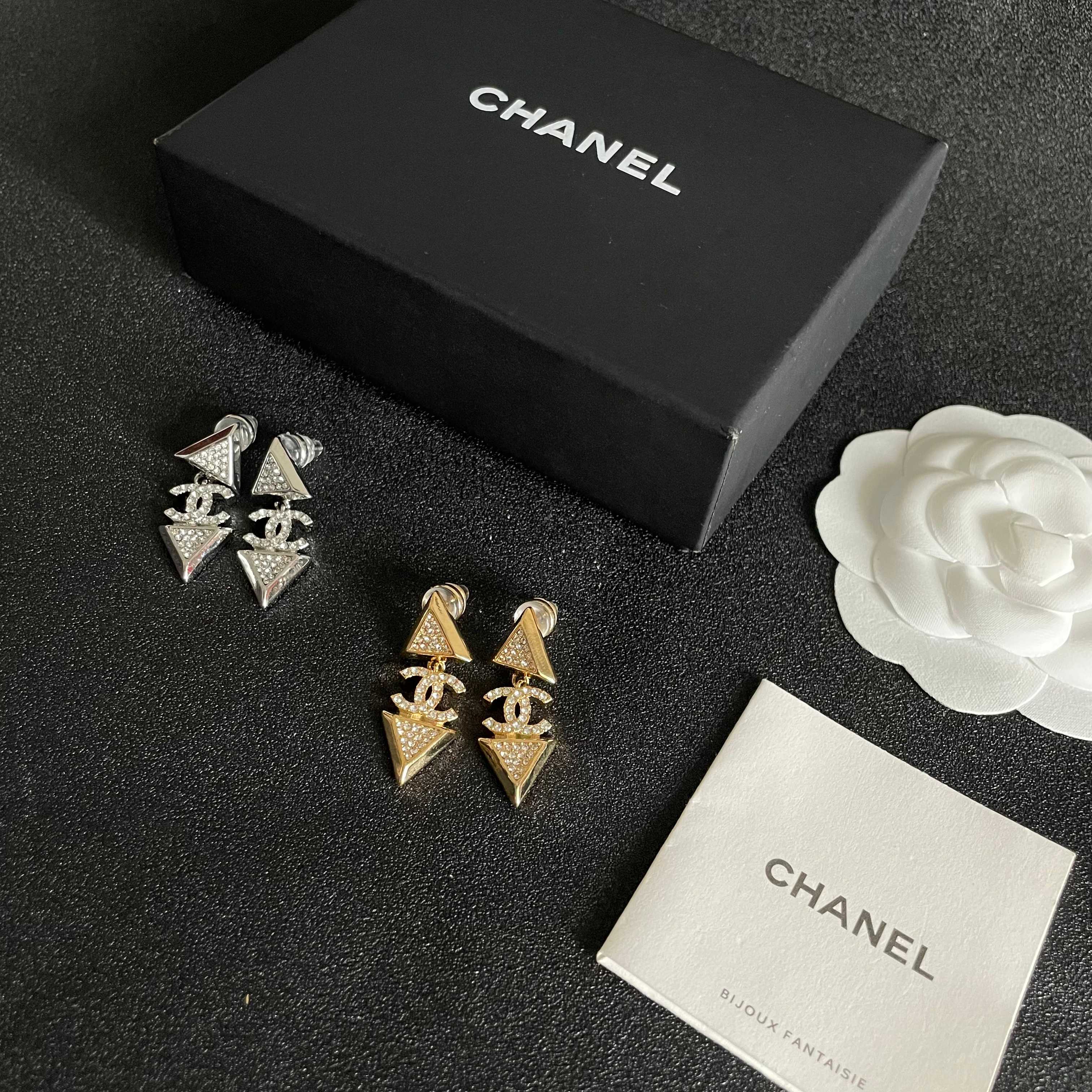  Chanel香奈儿 中古 耳钉👀小香家的款式真心无需多介绍😘🎶每一款都超好看，精致大方，非常显气质