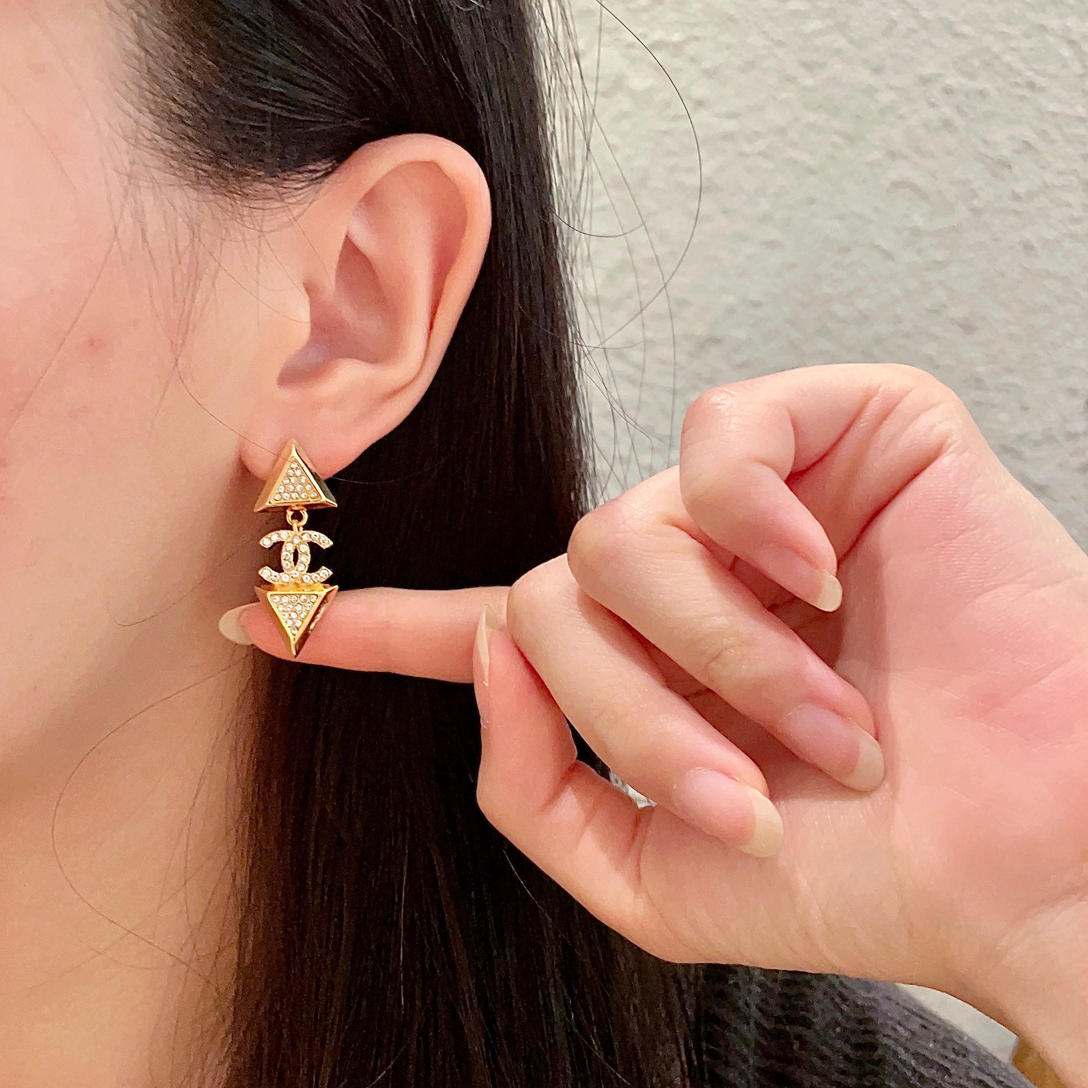  Chanel香奈儿 中古 耳钉👀小香家的款式真心无需多介绍😘🎶每一款都超好看，精致大方，非常显气质