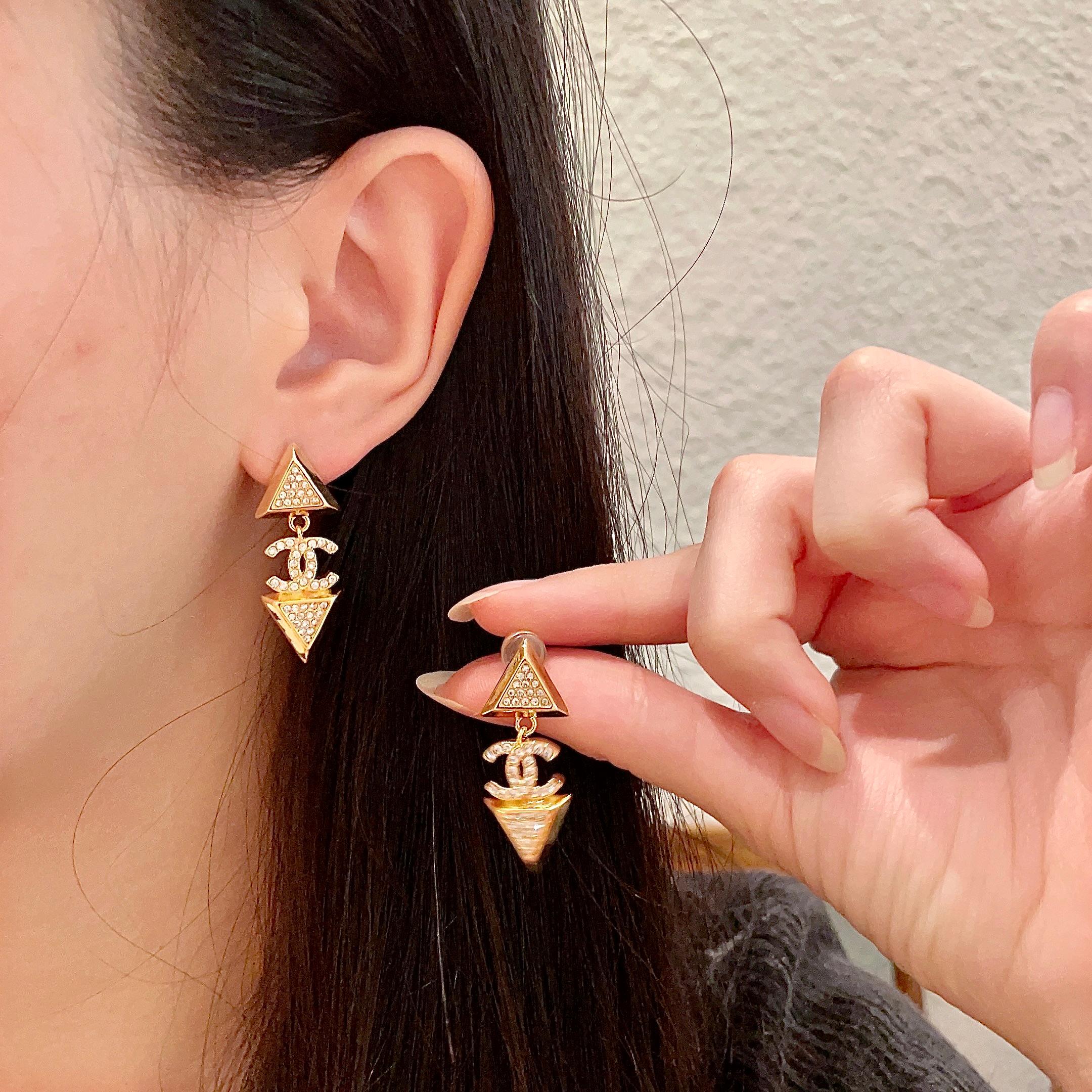  Chanel香奈儿 中古 耳钉👀小香家的款式真心无需多介绍😘🎶每一款都超好看，精致大方，非常显气质