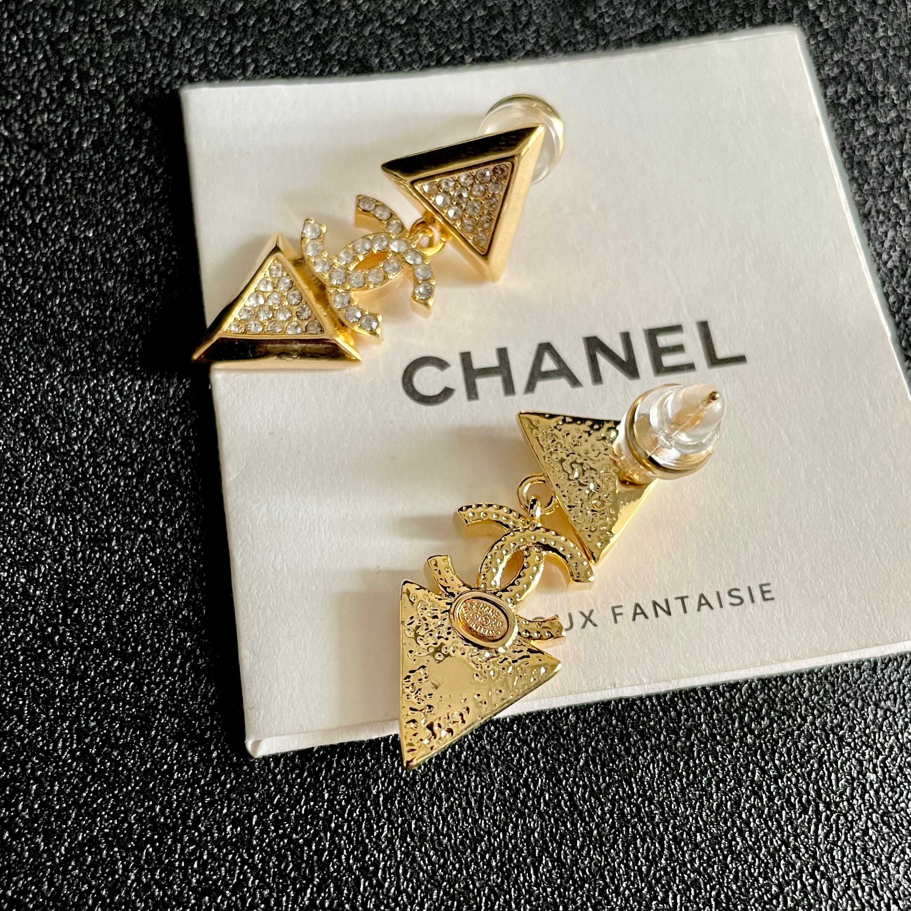  Chanel香奈儿 中古 耳钉👀小香家的款式真心无需多介绍😘🎶每一款都超好看，精致大方，非常显气质
