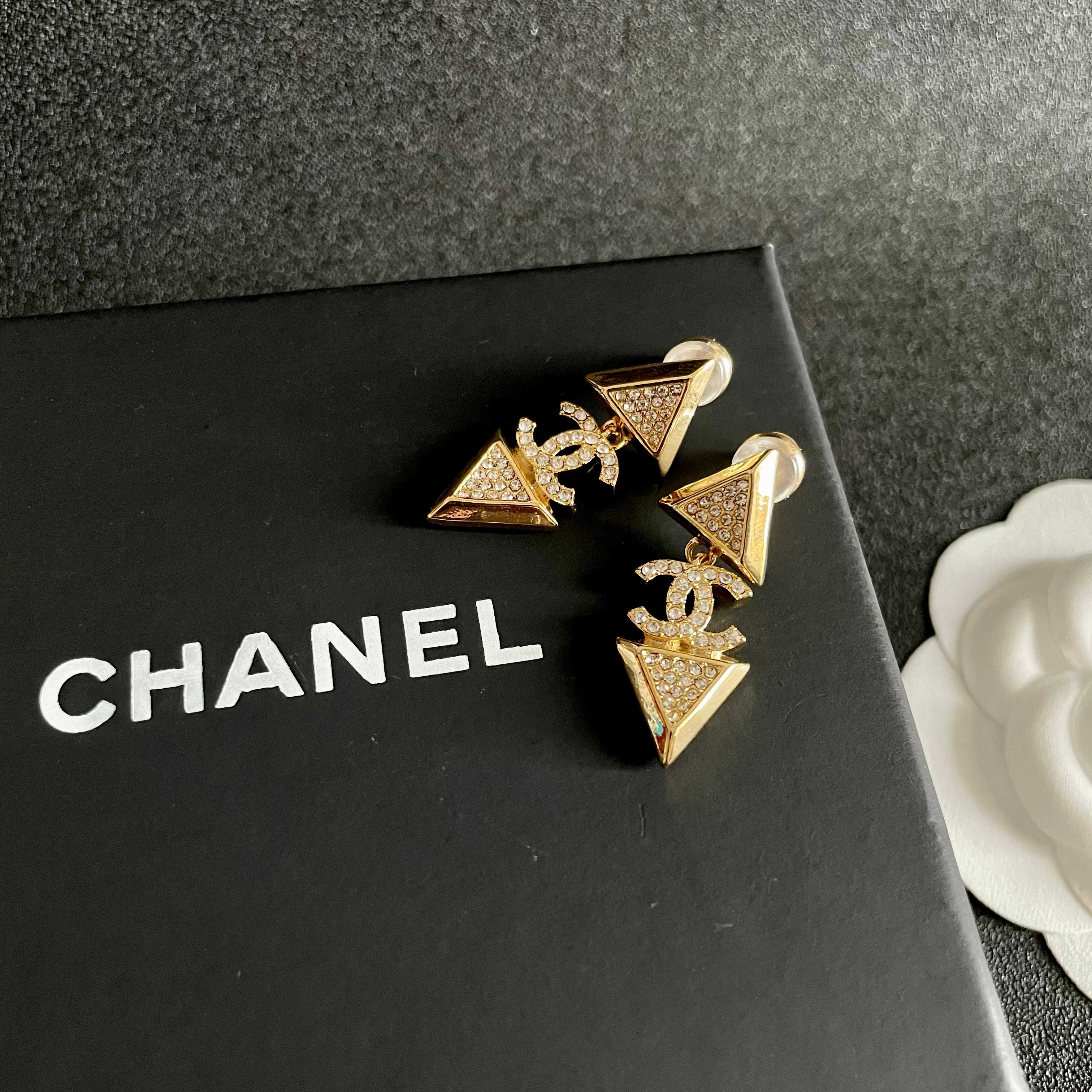  Chanel香奈儿 中古 耳钉👀小香家的款式真心无需多介绍😘🎶每一款都超好看，精致大方，非常显气质