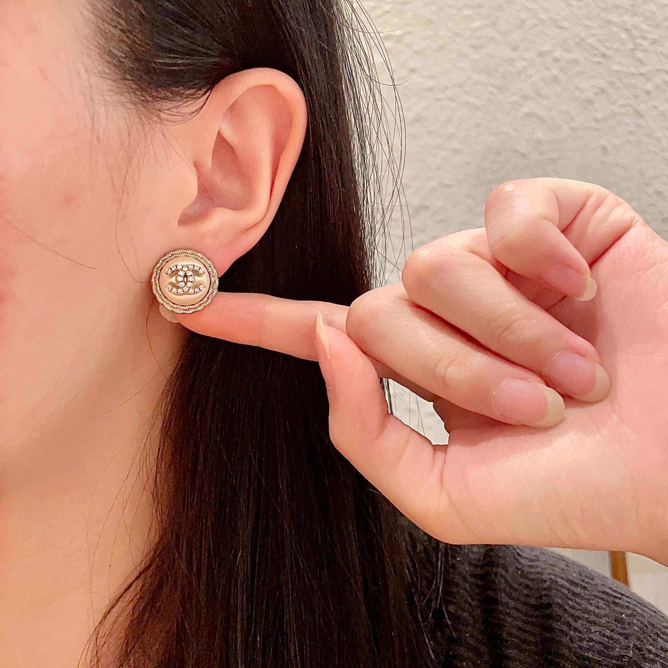  Chanel香奈儿 中古 耳钉👀小香家的款式真心无需多介绍😘🎶每一款都超好看，精致大方，非常显气质