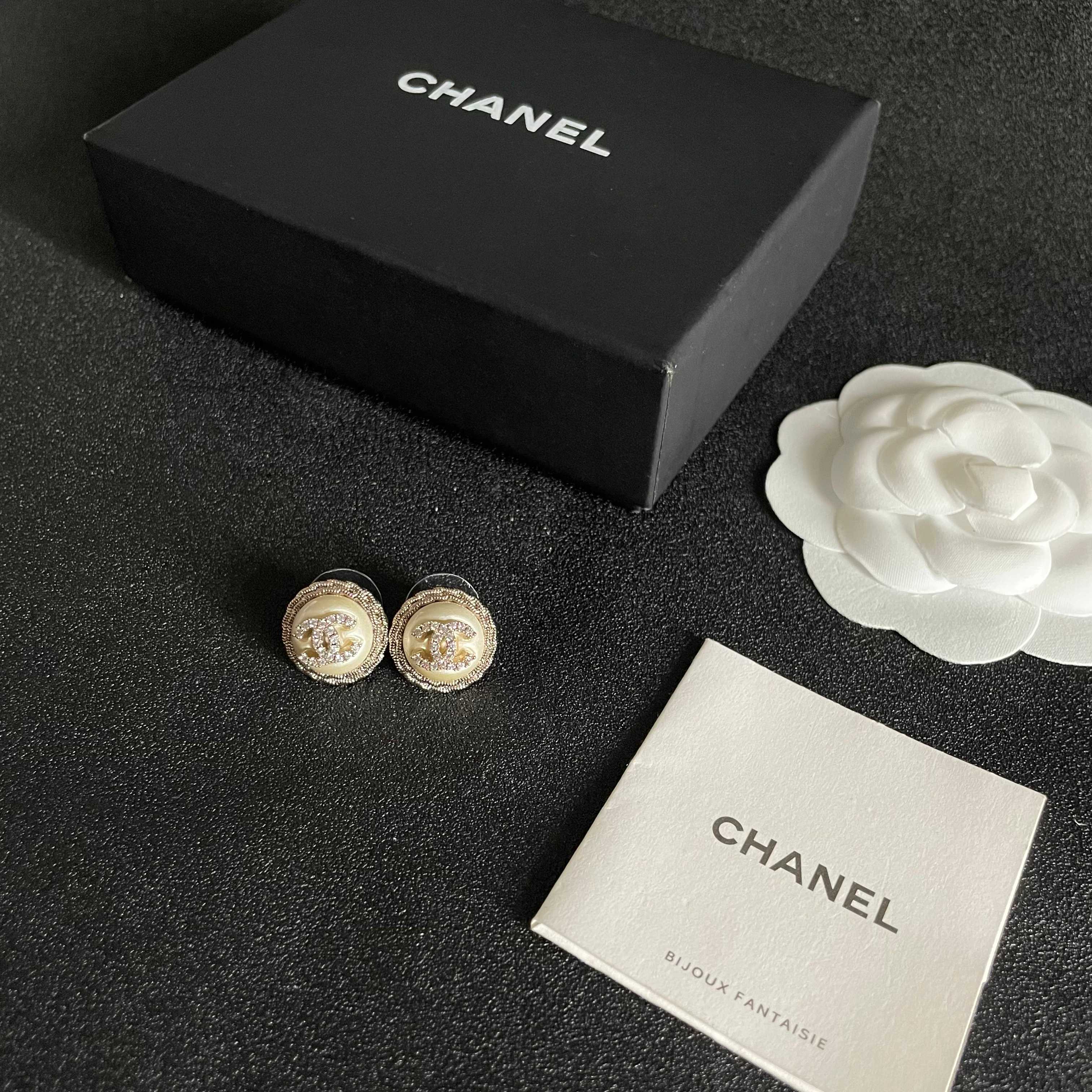  Chanel香奈儿 中古 耳钉👀小香家的款式真心无需多介绍😘🎶每一款都超好看，精致大方，非常显气质