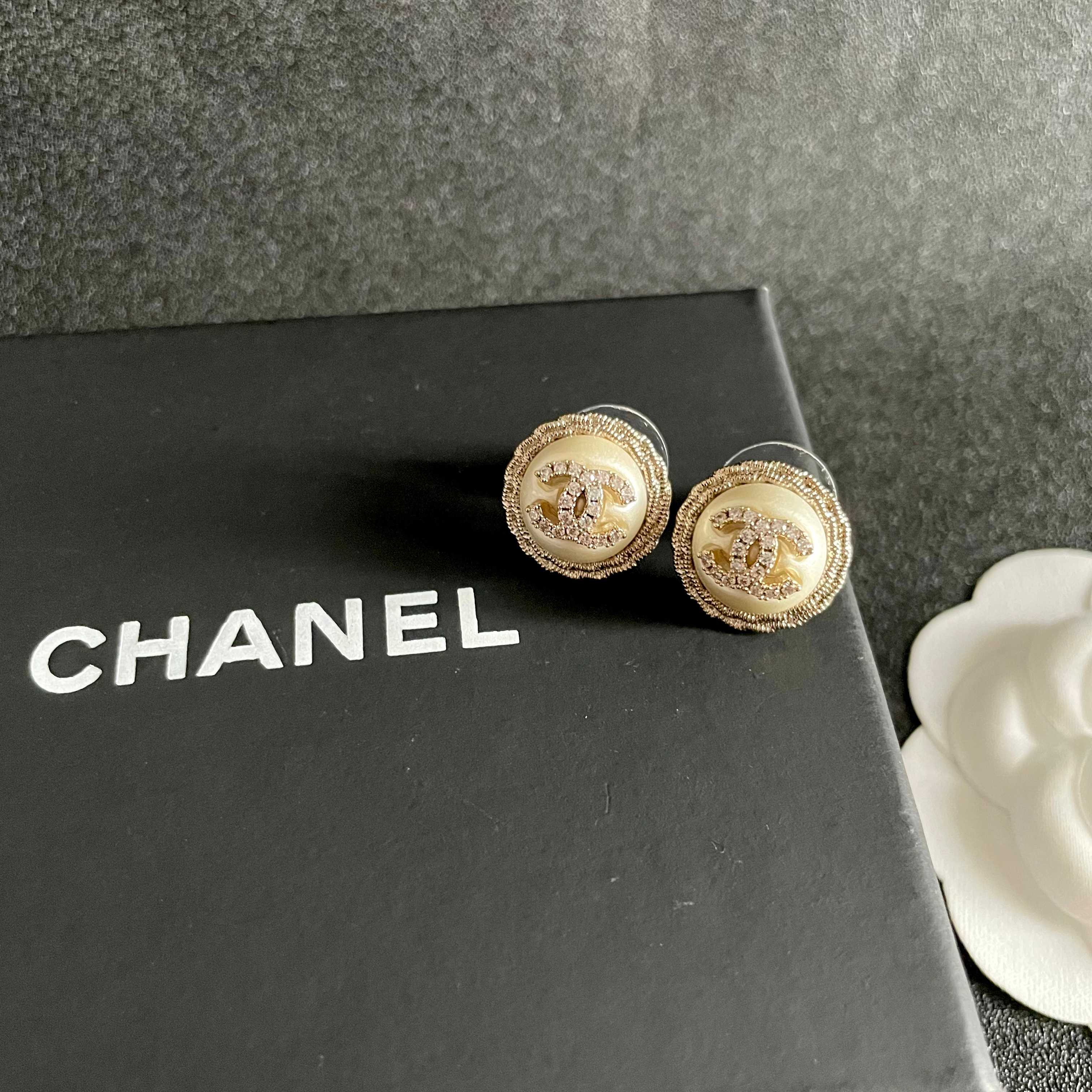  Chanel香奈儿 中古 耳钉👀小香家的款式真心无需多介绍😘🎶每一款都超好看，精致大方，非常显气质