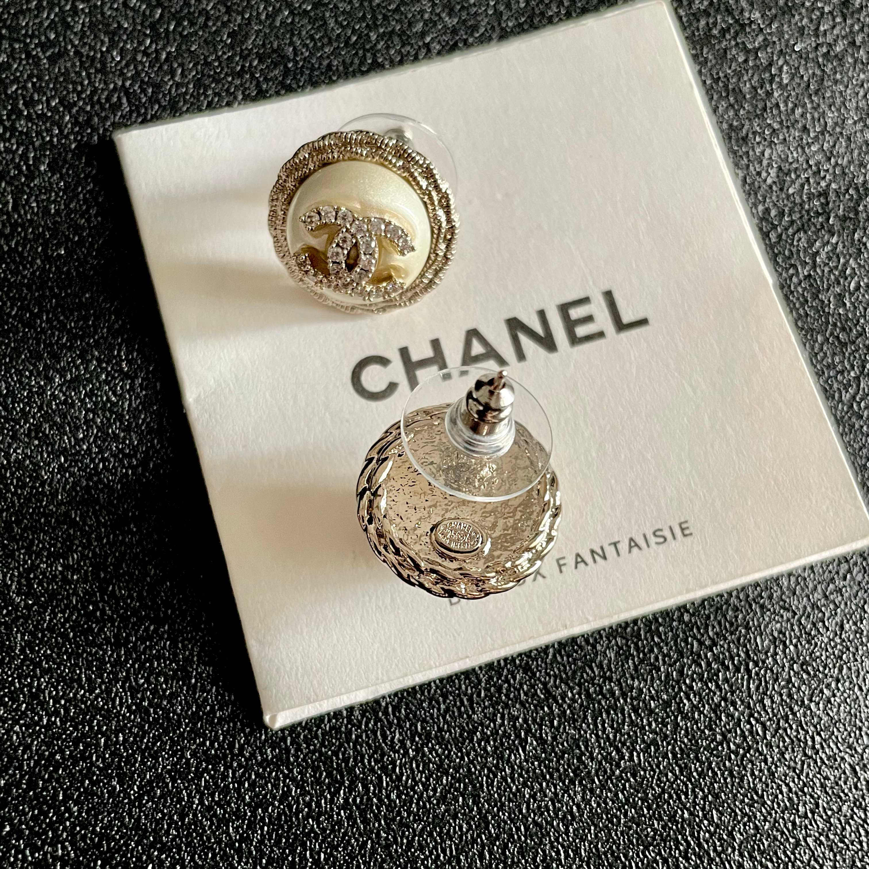  Chanel香奈儿 中古 耳钉👀小香家的款式真心无需多介绍😘🎶每一款都超好看，精致大方，非常显气质