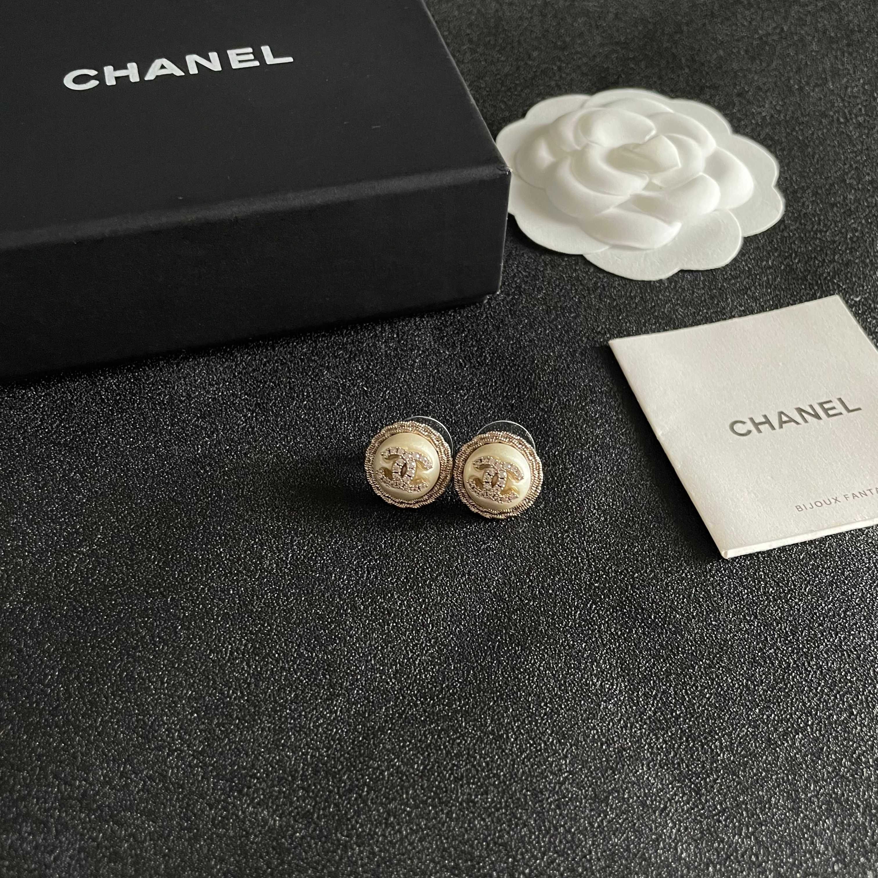  Chanel香奈儿 中古 耳钉👀小香家的款式真心无需多介绍😘🎶每一款都超好看，精致大方，非常显气质